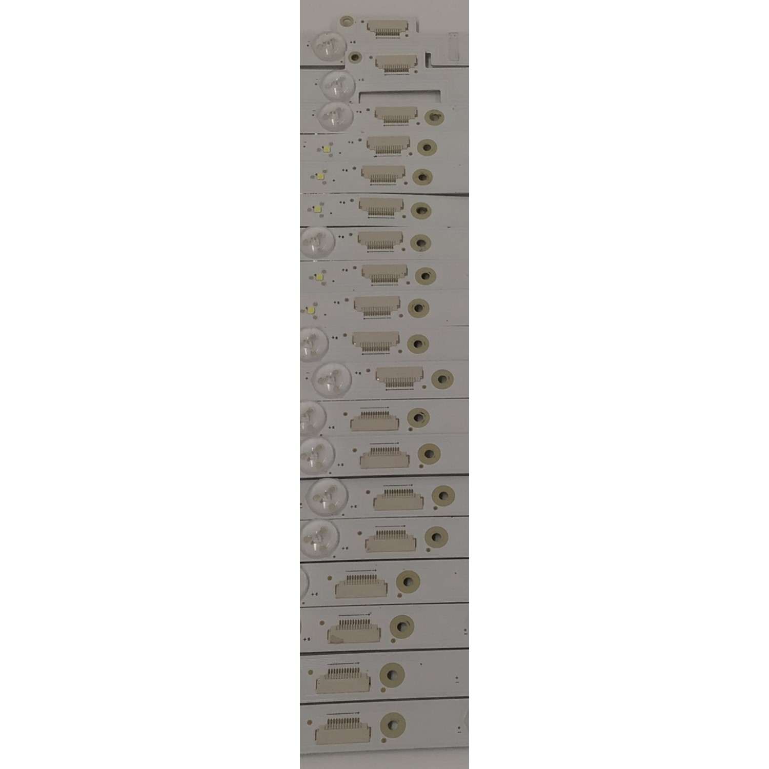 KIT DE LEDS PARA TV TCL ORIGINAL / INCOMPLTO SOLO 19 PIEZAS / NUMERO DE PARTE 75HR330M11 / 75HR330M11A3 V1 / 75HR330M11B3 V1 / 75HR330M11C3 V0 / 75C11G / PANEL LVU750NDJC / MODELO 75Q750G / KIT CONSTA ORIGINALMENTE DE 20 PIEZAS - Imagen 3