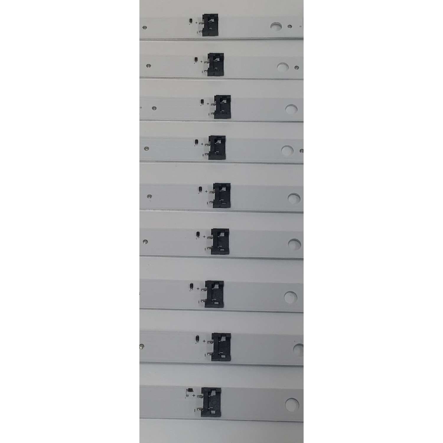 KIT DE LEDS ORIGINAL PARA TV LG 9 PIEZAS / NUMERO DE PARTE EAV65057501 / SSC_Y23_SLIM TRIDENT_75UR80_CSOT_S / SSC_Y23_SLIM TRIDENT_75UR80_CSOT_0.6PI_REV00_221026 / 28X1C / CS0T 750G4_D / PANEL NC750TQG-VCKHG / MODELO 75UT700PUA / 75UT7550AUA.BUSDLKR - Imagen 4