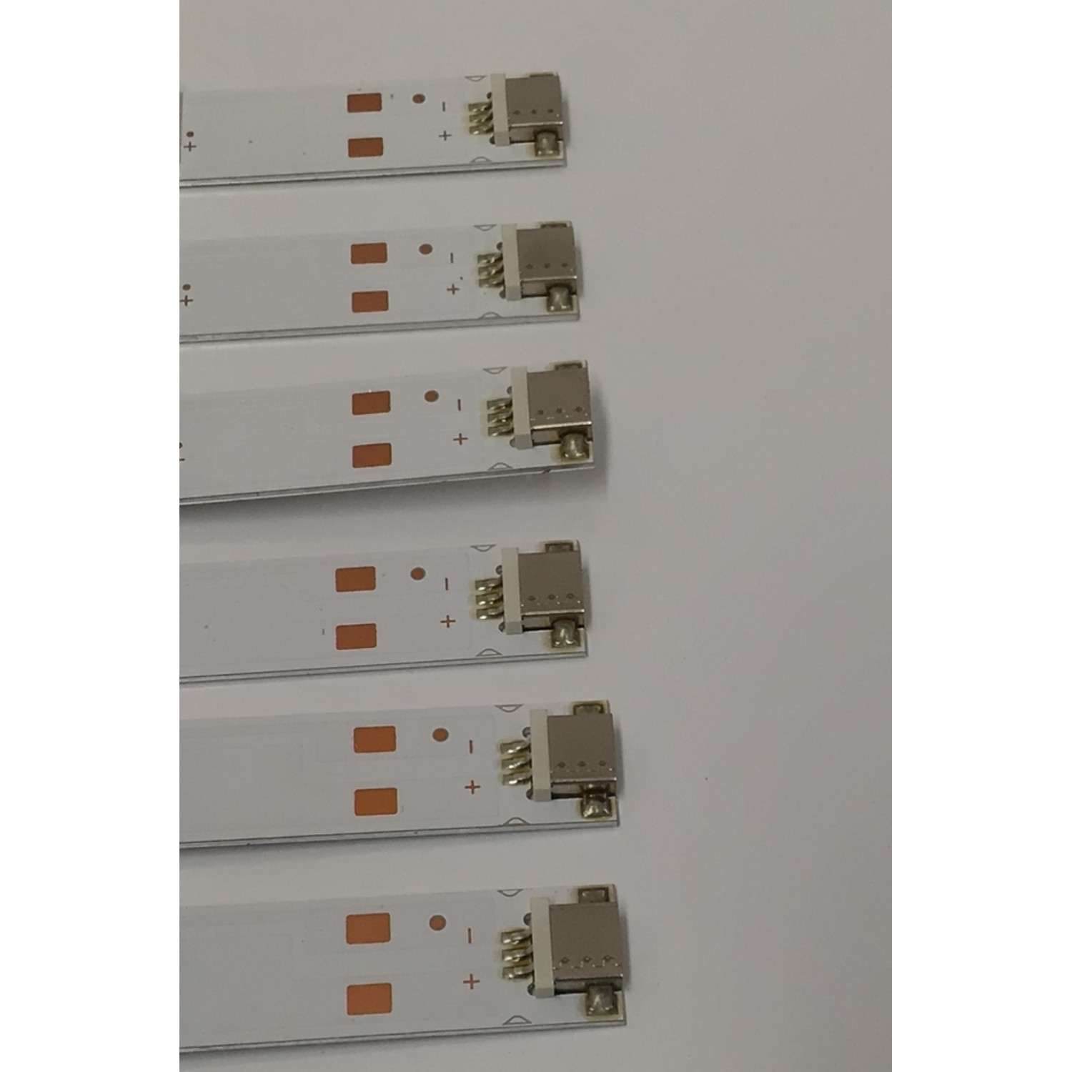 KIT DE LEDS PARA TV ONN ORIGINAL 12 PIEZAS / NUMERO DE PARTE 303GJ650044 / 303GJ650045 / GJ-65MB02-0D22-6X10-20221101-L / GJ-65MB02-0D22-6X10-20221101-R / B005P00103163A / B005P00103164A / PANEL TPT650WR-R3HA.P REV:S3LAN / MODELO 100012587 65" - Imagen 3