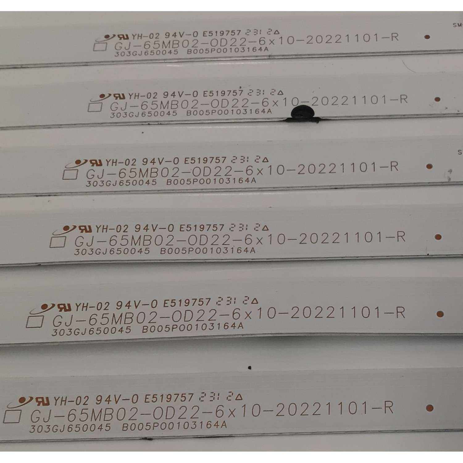 KIT DE LEDS PARA TV ONN ORIGINAL 12 PIEZAS / NUMERO DE PARTE 303GJ650044 / 303GJ650045 / GJ-65MB02-0D22-6X10-20221101-L / GJ-65MB02-0D22-6X10-20221101-R / B005P00103163A / B005P00103164A / PANEL TPT650WR-R3HA.P REV:S3LAN / MODELO 100012587 65" - Imagen 5