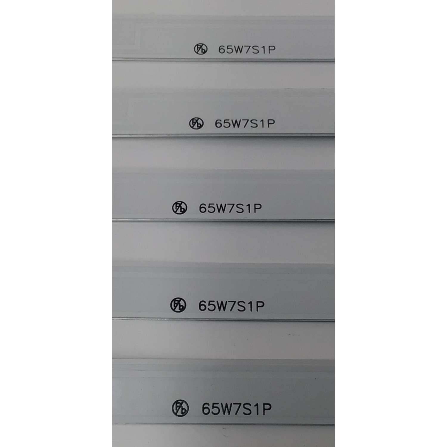 KIT DE LEDS PARA TV PHILIPS ORIGINAL 8 PIEZAS / NUMERO DE PARTE UDULEDREF018 / UDULEDREF018 REV.A / RF-EN650010SR30-0701 A0 / 65W7S1P / R018 / 22DF / 102670 / 102620 / PANEL UHF83XT-6075 / MODELO 65PUL7552 / 65PUL7552/F7 - Imagen 4