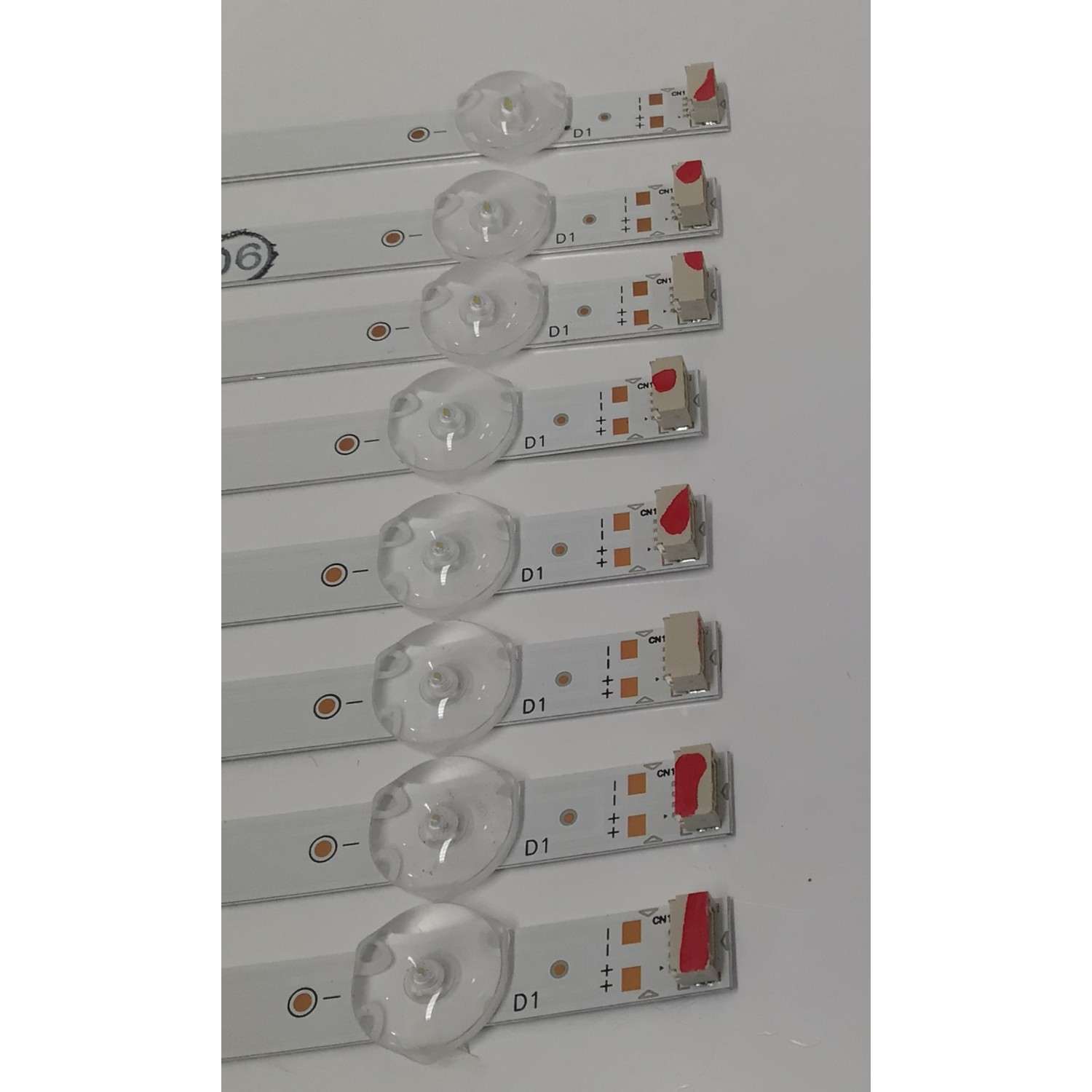 KIT DE LEDS PARA TV PHILIPS ORIGINAL 8 PIEZAS / NUMERO DE PARTE UDULEDREF018 / UDULEDREF018 REV.A / RF-EN650010SR30-0701 A0 / 65W7S1P / R018 / 22DF / 102670 / 102620 / PANEL UHF83XT-6075 / MODELO 65PUL7552 / 65PUL7552/F7 - Imagen 5
