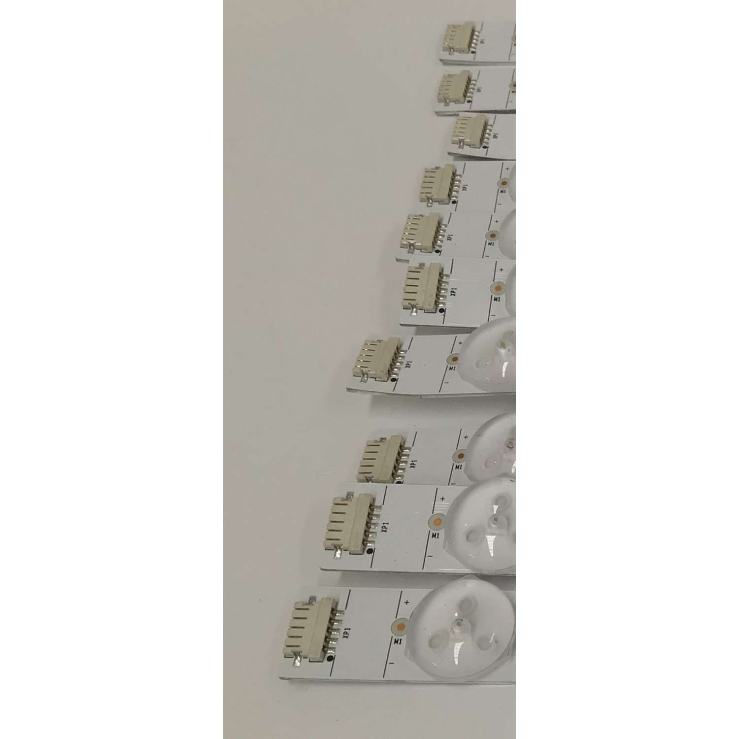 KIT DE LEDS PARA TV HISENSE ORIGINAL / INCOMPLETO SOLO 19 PIEZAS / NUMERO DE PARTE JL.D7501M330 / JL.D7501M330-003AL-M_V02 / JL.D7501M330-003AR-M_V02 / PANEL HD750H3U71-T0L8K1 / DISPLAY HV750QUB-F92 / MODELO 75U7K / KIT CONSTA ORIGINALMENTE DE 20 PIEZAS - Imagen 5