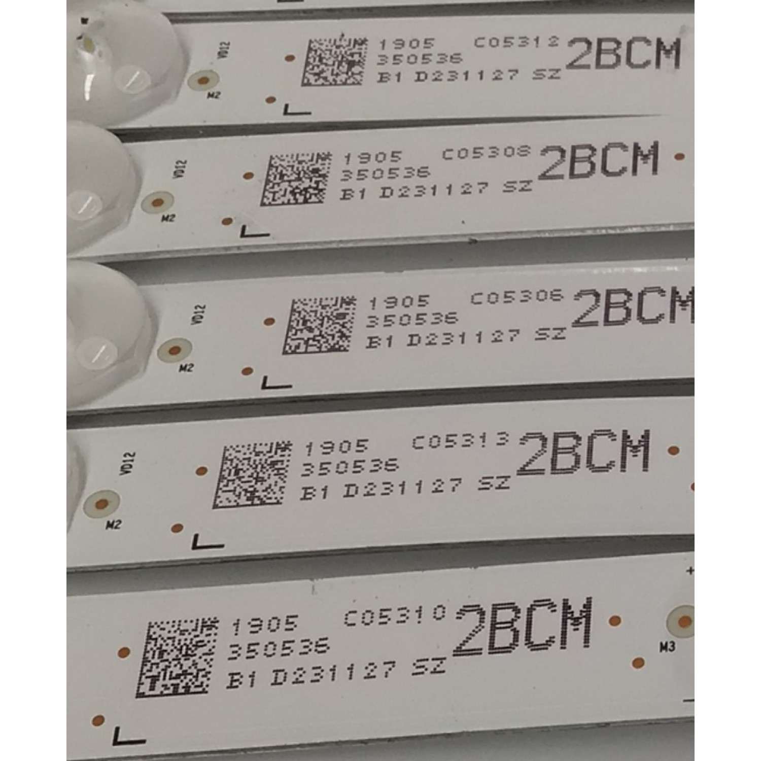 KIT DE LEDS PARA TV HISENSE ORIGINAL / INCOMPLETO SOLO 19 PIEZAS / NUMERO DE PARTE JL.D7501M330 / JL.D7501M330-003AL-M_V02 / JL.D7501M330-003AR-M_V02 / PANEL HD750H3U71-T0L8K1 / DISPLAY HV750QUB-F92 / MODELO 75U7K / KIT CONSTA ORIGINALMENTE DE 20 PIEZAS - Imagen 6