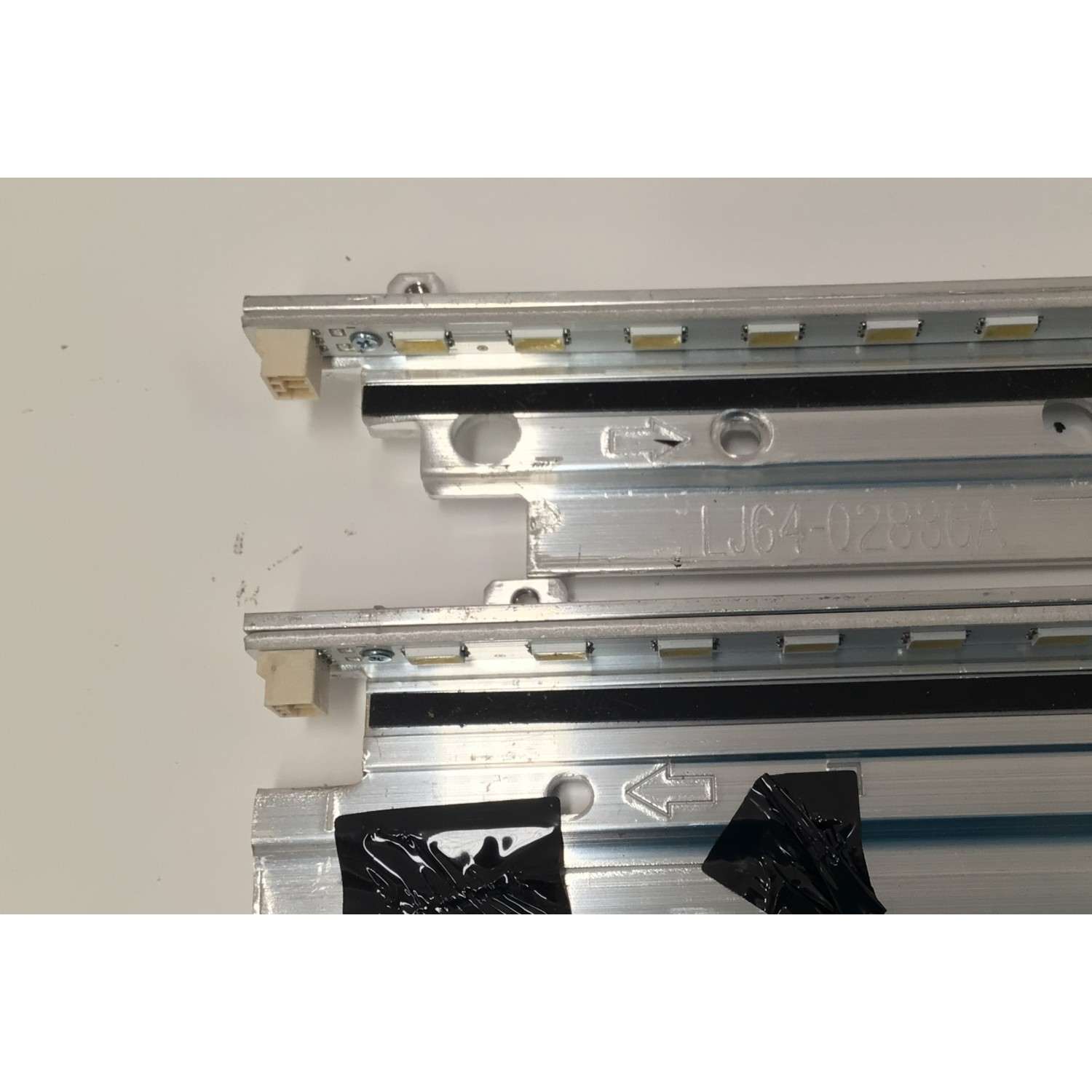 KIT DE LEDS PARA TV SONY ORIGINAL 2 PIEZAS / NUMERO DE PARTE 2011SLS32 / SLED_2011SLS32_EDL_31_0D_REV0.2 / LJ64-02836A / LJ64-02834A / F101220B0 / F101224A0 / 32-UP / 32-DOWN / PANEL LTY320HJ01-001 / MODELO KDL-32EX720 / KDL32EX720 - Imagen 4