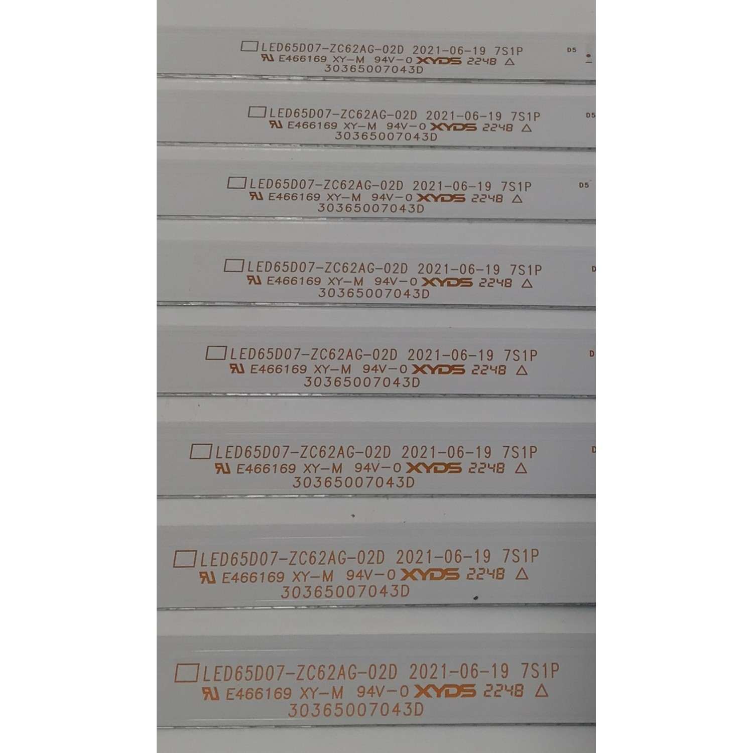 KIT DE LEDS ORIGINAL PARA TV ONN 8 PIEZAS / NUMERO DE PARTE 30365007043D / LED65D07-ZC62AG-02D / 30365007043BD / LED65D07-ZC62AG-02BDF / PANEL JR645R3HH3L / MODELO 100012587 65" - Imagen 2