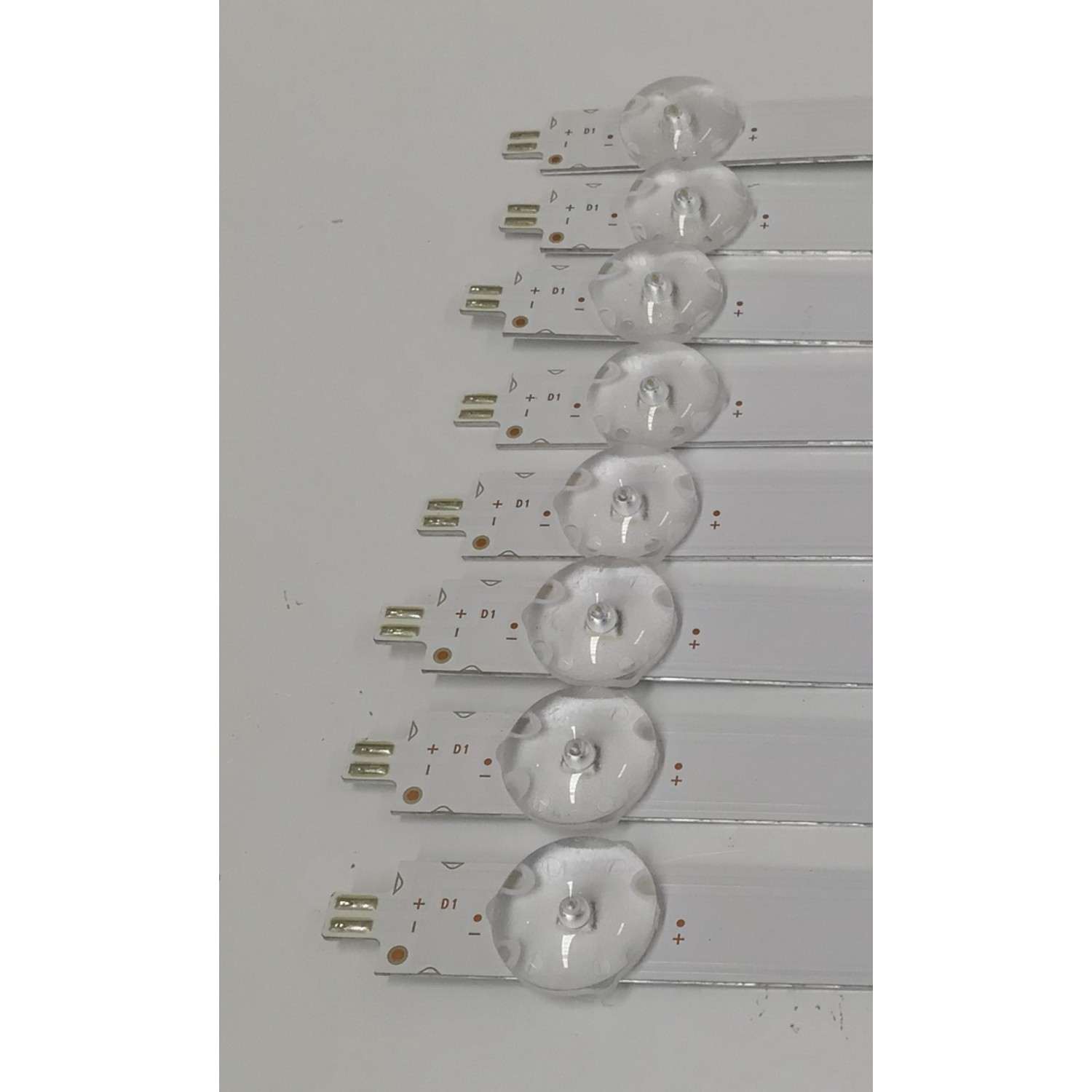 KIT DE LEDS ORIGINAL PARA TV ONN 8 PIEZAS / NUMERO DE PARTE 30365007043D / LED65D07-ZC62AG-02D / 30365007043BD / LED65D07-ZC62AG-02BDF / PANEL JR645R3HH3L / MODELO 100012587 65" - Imagen 4