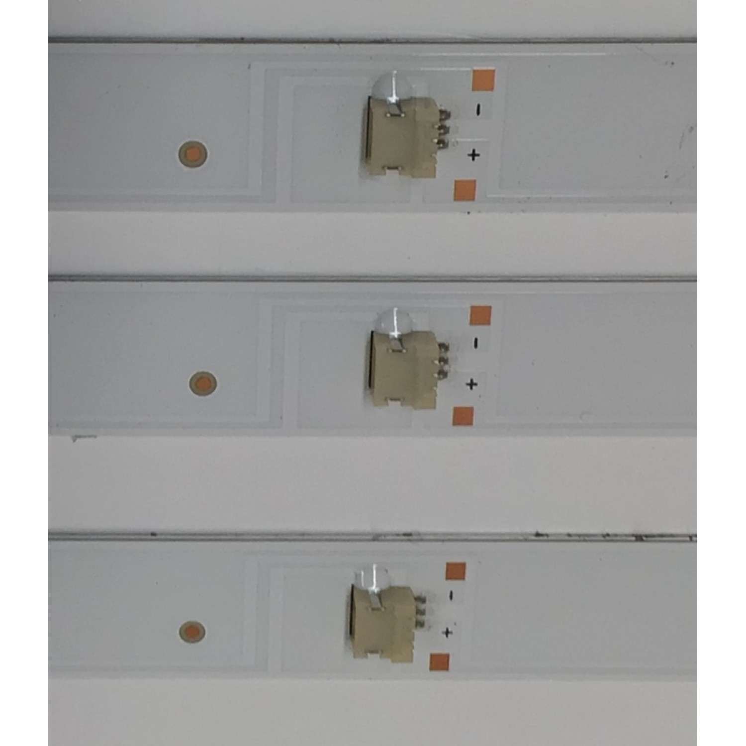 KIT DE LEDS PARA TV WESTINGHOUSE ORIGINAL 3 PIEZAS / NUMERO DE PARTE 261501016660 / 06-2-50N1-3X11-974X12-EMC-0D35-0.8T-V0-220414 / 230101030310 / YF-K0L3M03NM30 / PANEL HK500WLEDM / DISPLAY PT500GT05-2 / MODELO WR50UT4212 - Imagen 4