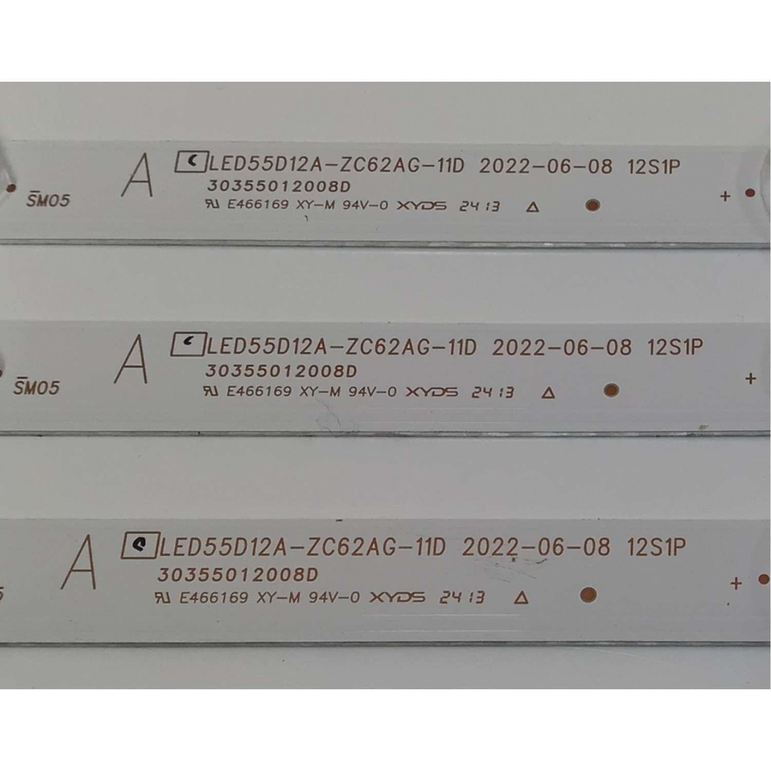 KIT DE LEDS PARA TV ONN ORIGINAL 3 PIEZAS / NUMERO DE PARTE 30355012008D / LED55D12A-ZC62AG-11D / 240416AB12 / 5500M015 / DISPLAY ST5461D18-2 / MODELO 100012586 55" - Imagen 2