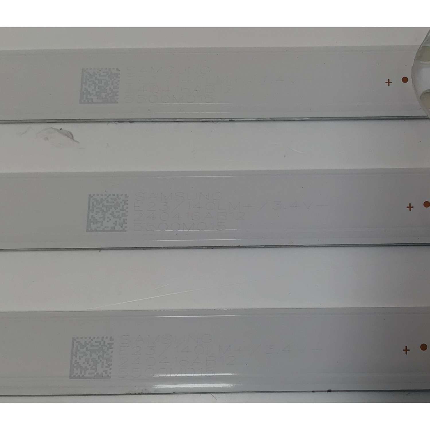 KIT DE LEDS PARA TV ONN ORIGINAL 3 PIEZAS / NUMERO DE PARTE 30355012008D / LED55D12A-ZC62AG-11D / 240416AB12 / 5500M015 / DISPLAY ST5461D18-2 / MODELO 100012586 55" - Imagen 3