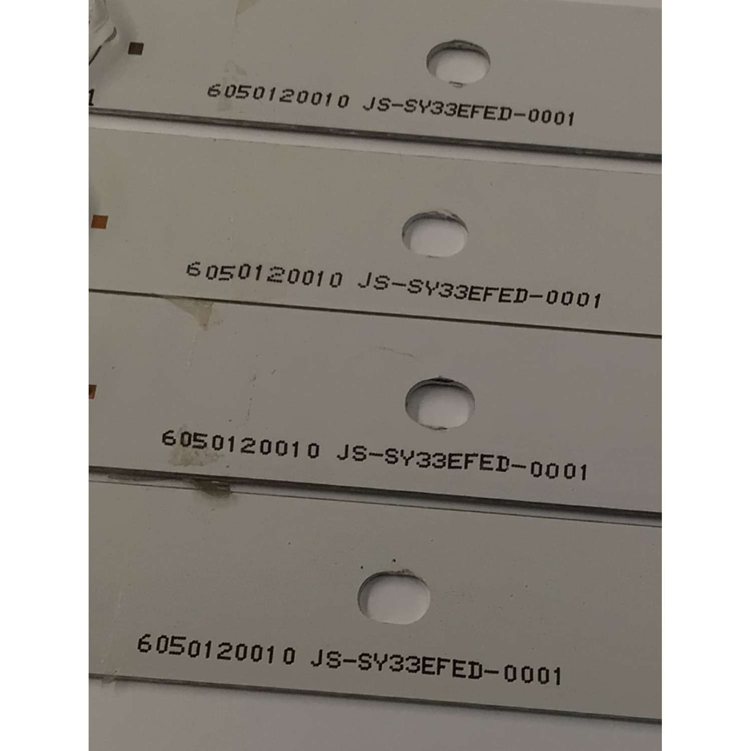 KIT DE LEDS PARA TV DIGITREX ORIGINAL 4 PIEZAS / NUMERO DE PARTE 3BL-T8104102-003B / DY-01E340369 / 6050120010 / JS-SY33EFED-0001 / PANEL HK395WLEDM-CH03H / DISPLAY V400HJ6-PE1 / MODELO DX40FKM - Imagen 2