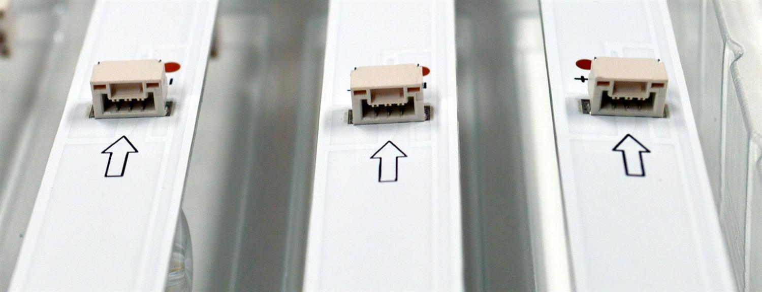 KIT DE LEDS ORIGINAL NUEVOS PARA TV HKPRO 3 PIEZAS / NUMERO DE PARTE CRH-AT43D2000303007039C4REV1.1 / 4C-LB430T-XREC / AT43D2000 / E479275 / 265957 / MODELOS HKP43SM9 / LD43FS-C50 - Imagen 2