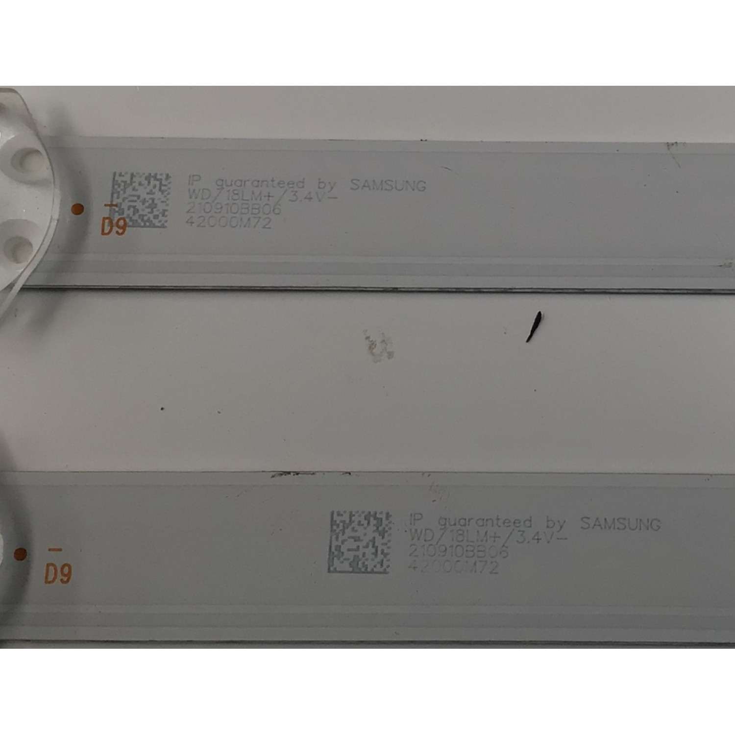 KIT DE LEDS PARA TV HISENSE ORIGINAL 4 PIEZAS / NUMERO PARTE JL.D580A1330-003FS-M / JL.D580A1330-003FS-M_V02 / HD580Y1U91-TBL2+2021041601 / 1258671 / B1 D230126 WH / PANEL HD580Y1U91-TBL2 / HD580Y1U92-TAL2 /  MODELO 58A6BGTUK / 58A6KV - Imagen 4