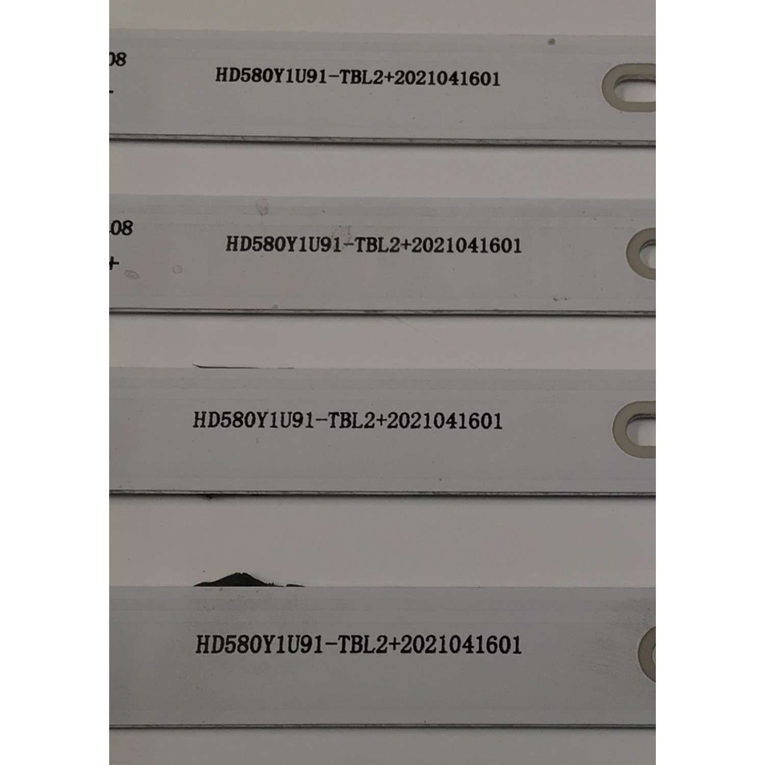 KIT DE LEDS PARA TV HISENSE ORIGINAL 4 PIEZAS / NUMERO PARTE JL.D580A1330-003FS-M / JL.D580A1330-003FS-M_V02 / HD580Y1U91-TBL2+2021041601 / 1258671 / B1 D230126 WH / PANEL HD580Y1U91-TBL2 / HD580Y1U92-TAL2 /  MODELO 58A6BGTUK / 58A6KV - Imagen 3