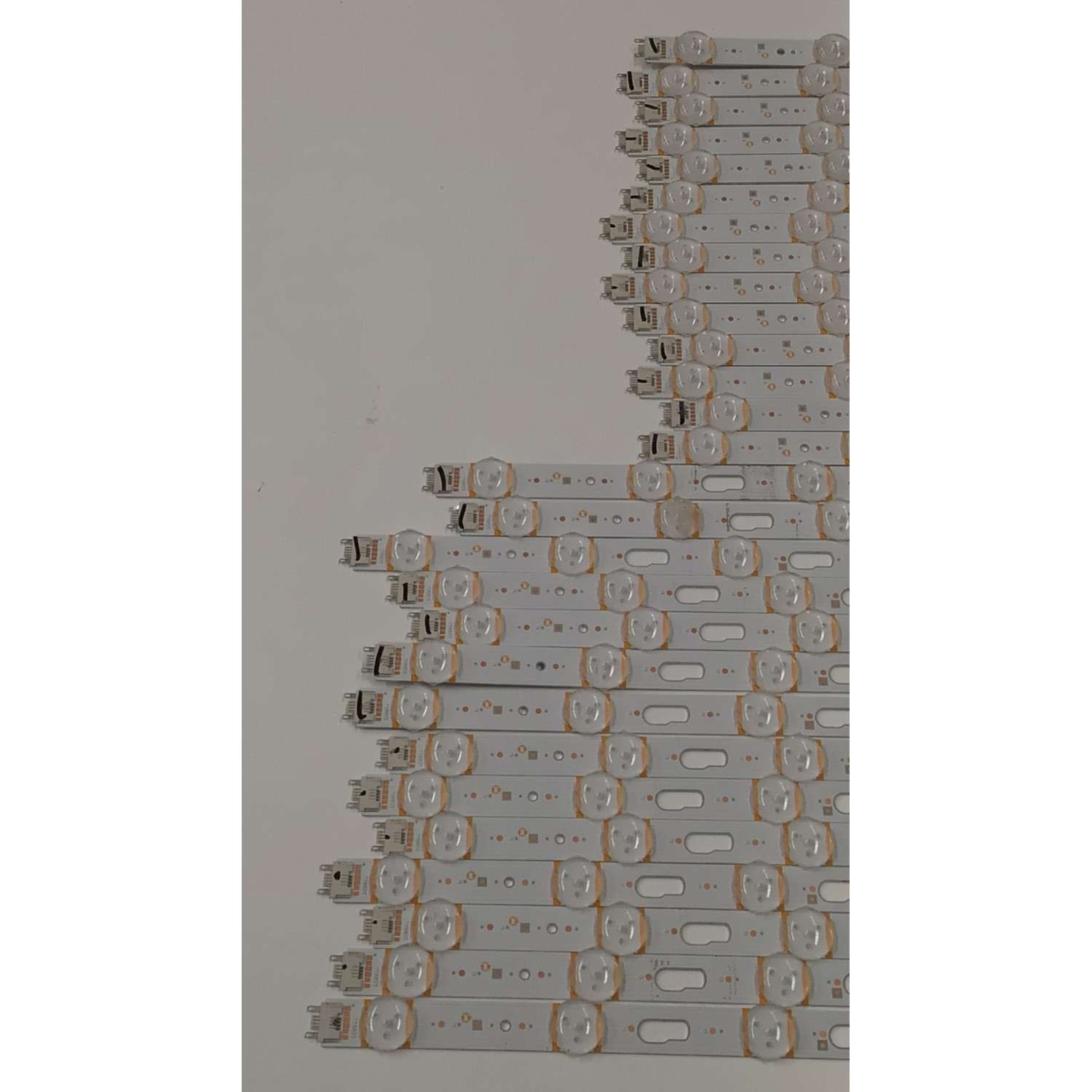 KIT DE LEDS ORIGINAL PARA TV SAMSUNG 42 PIEZAS / NUMERO DE PARTE BN96-56361A / BN96-56362A / Q80C-75LR-8EA-R00 / Q80LR / Q80C-75M-12EA-R00 / Q80M / 56361A / 56362A / V3Q8-750SMB-R0 / V3Q8-750SMA-R0 / PANEL CY-TC075FKEV1H / DISPLAY  HV750QUB-S7B / MODELO QN75Q80CAFXZA / QN75Q80CDFXZA - Imagen 4
