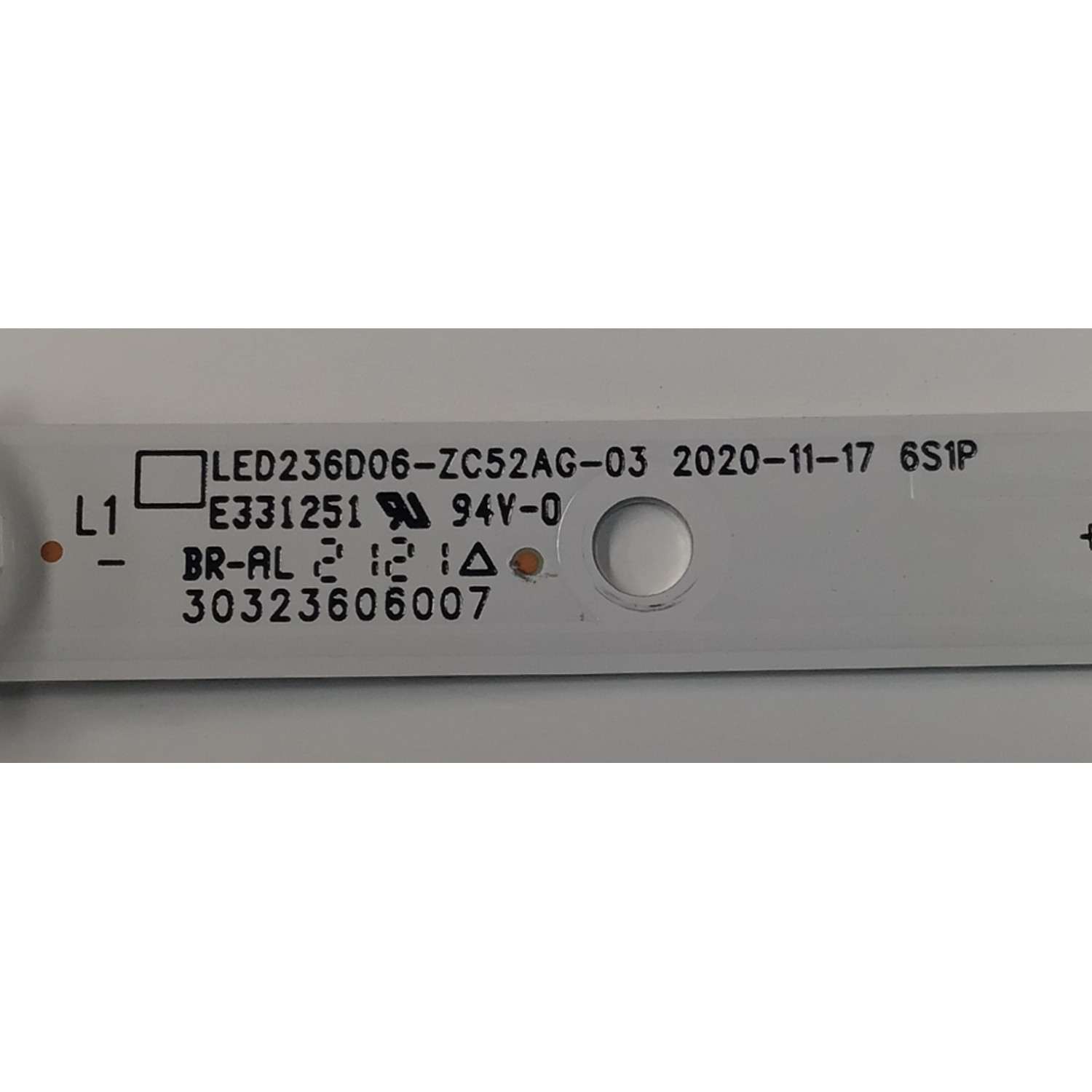 LED PARA TV INSIGNIA ORIGINAL 1 PIEZA / NUMERO DE PARTE 30323606007 / LED236D06-ZC52AG-03 / 210523AC07 / A21A22 / 23600M27 / MODELO NS-24DF310NA21 - Imagen 2