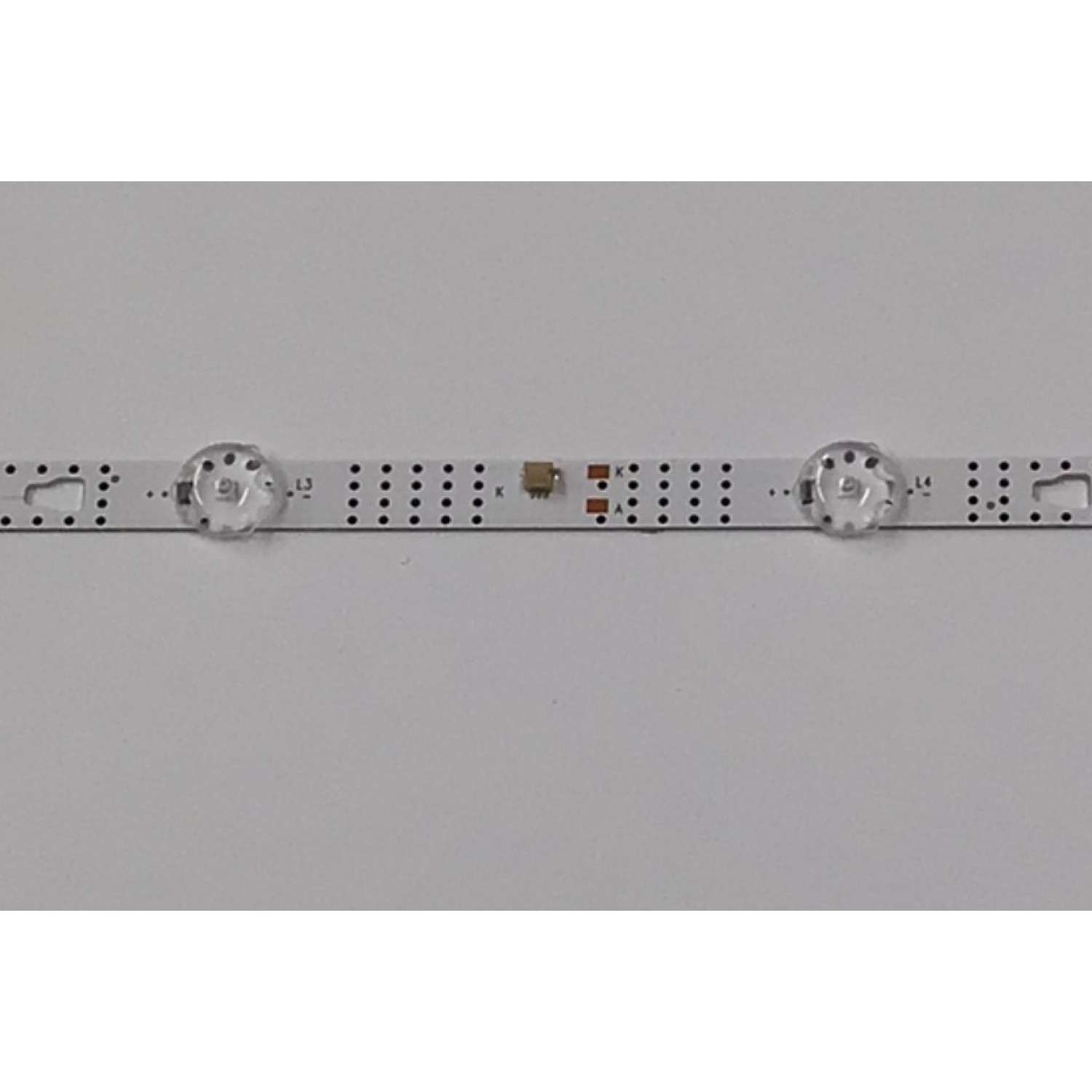 LED PARA TV INSIGNIA ORIGINAL 1 PIEZA / NUMERO DE PARTE 30323606007 / LED236D06-ZC52AG-03 / 210523AC07 / A21A22 / 23600M27 / MODELO NS-24DF310NA21 - Imagen 4