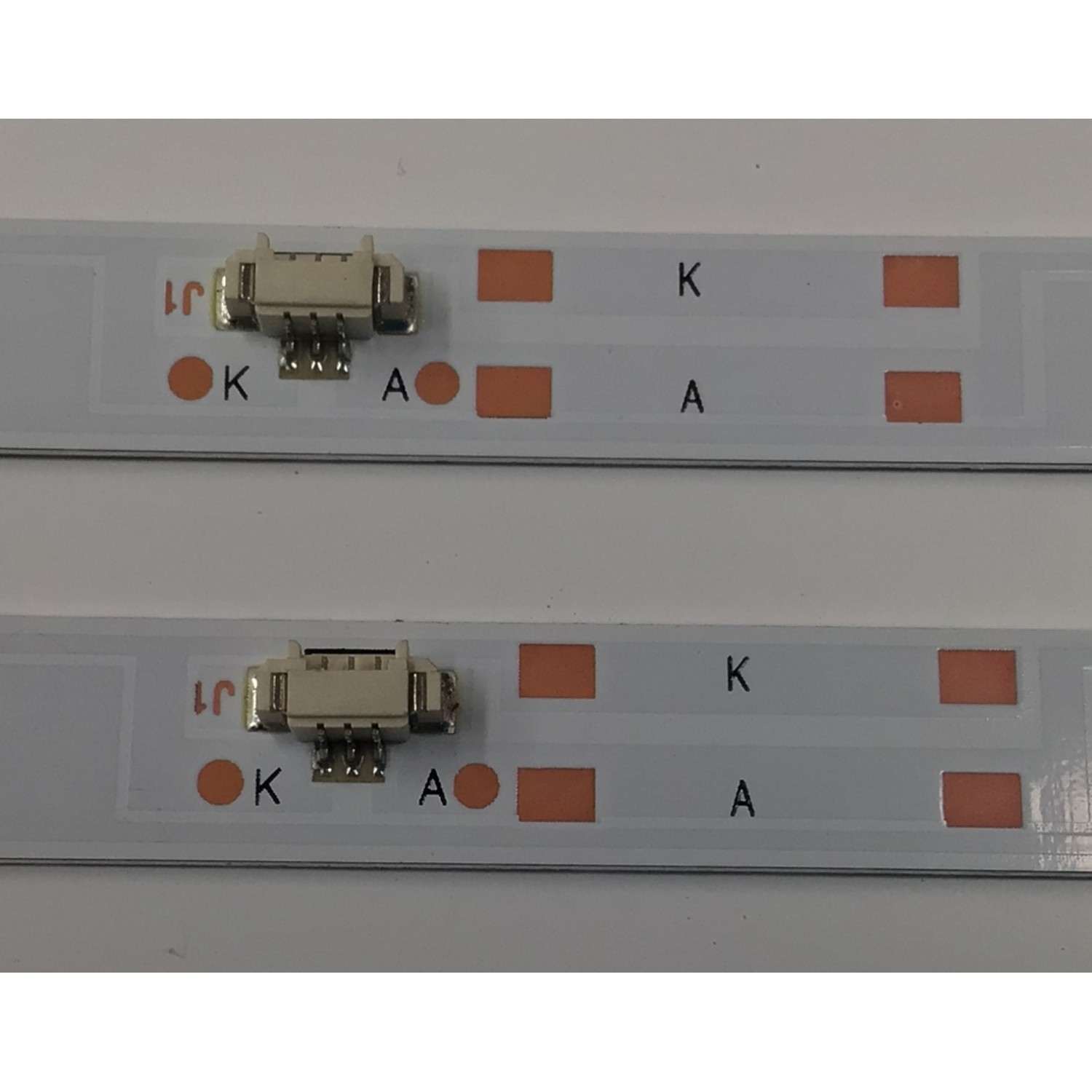 KIT DE LEDS ORIGINAL PARA TV ONN 2 PIEZAS / NUMERO DE PARTE 30332006002DS / LED32D06-ZC22AG-03DSEZ / 240817BC02 / 32000M16H / PANEL T320XVN02.H / DISPLAY T320XVN02.H / MODELO 100012589 32" - Imagen 3