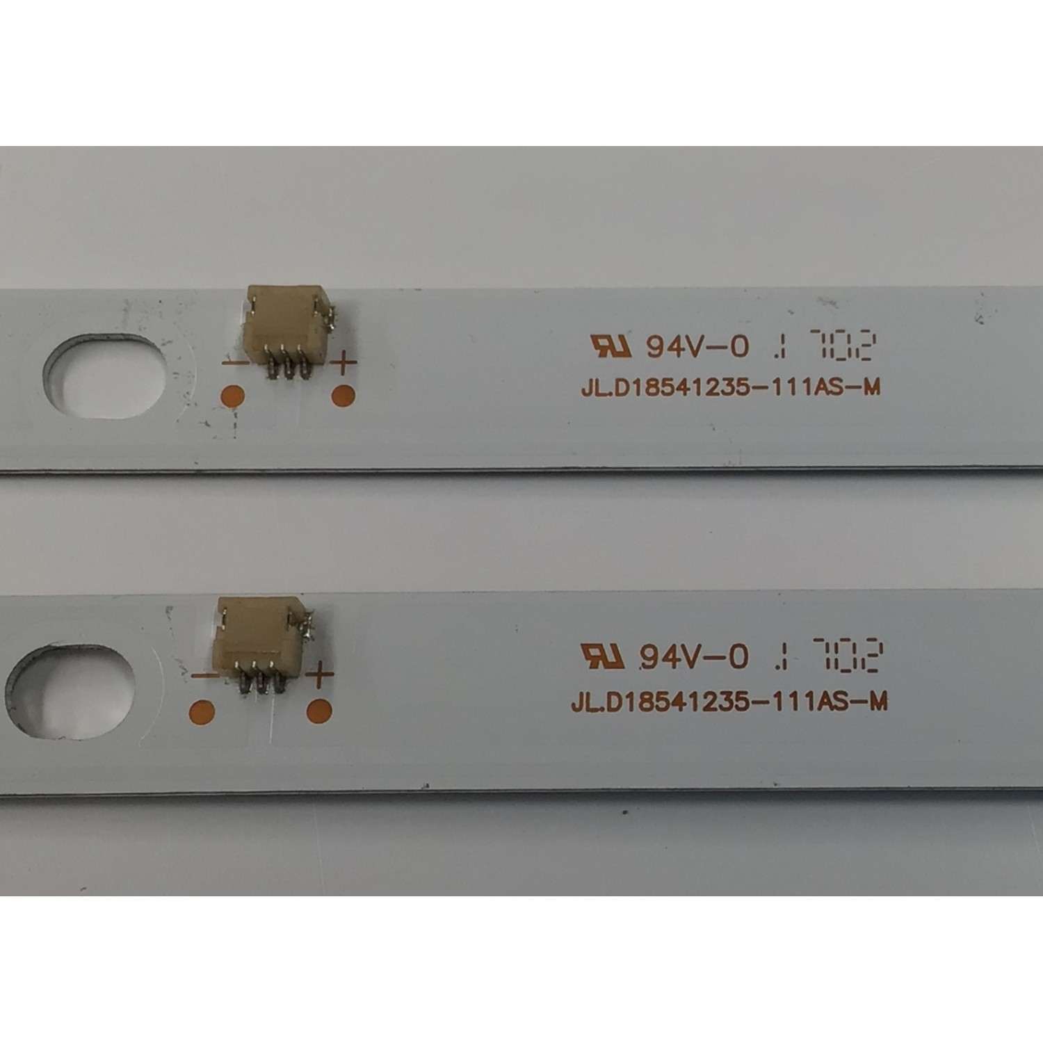 KIT DE LEDS PARA TV ORIGINAL 2 PIEZAS  / NUMERO DE PARTE JL.D18541235-111AS-M / A8F432 / D170113 / T407 / 21005545 / MODELO 19" - Imagen 2