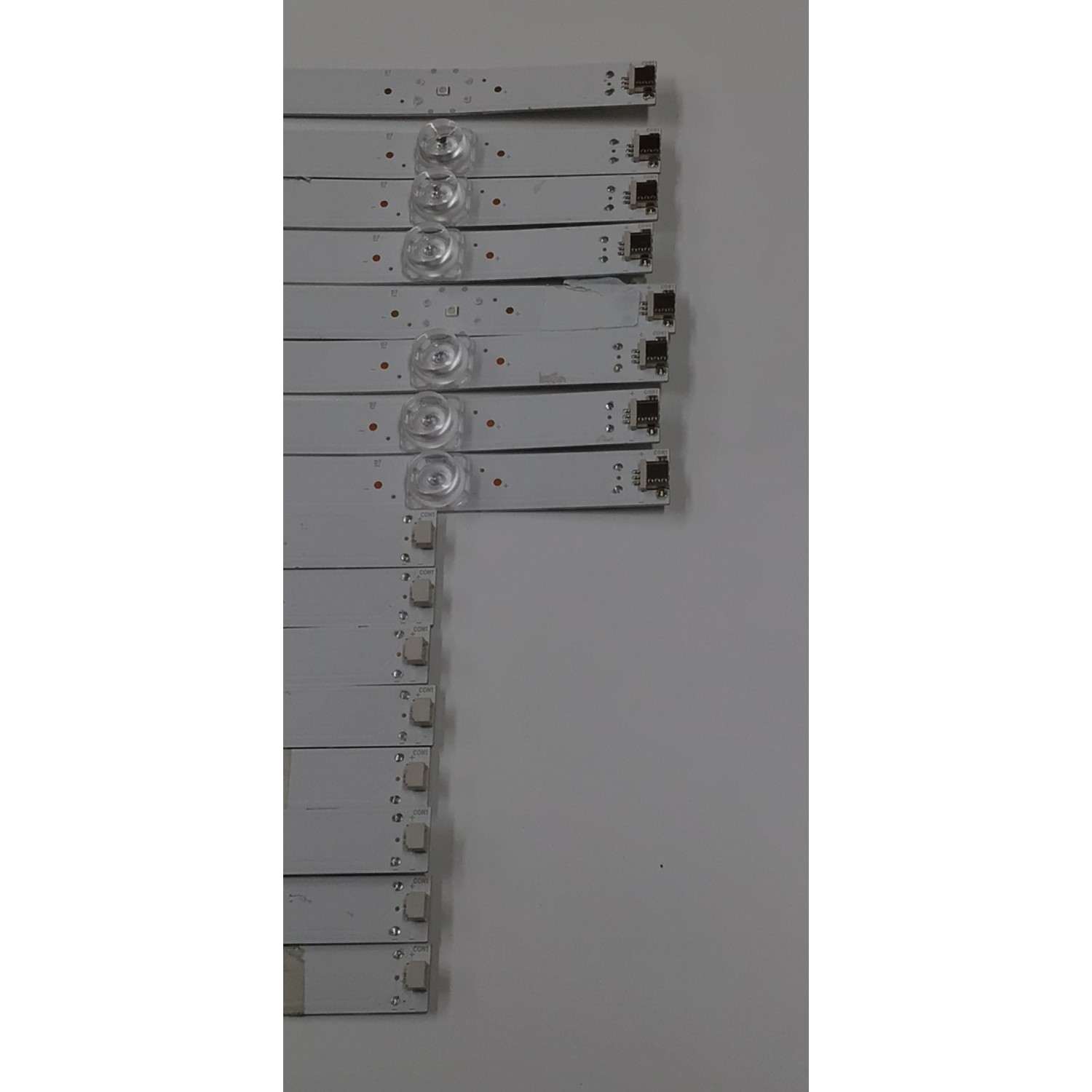 KIT DE LEDS PARA TV VIZIO ORIGINAL 16 PIEZAS / NUMERO DE PARTE LB7000V / LB7000V V1_03 / LB7000V V0_04 / 81010 / 31507B/31506C / LM70D / MAC3J6/MA83J6 / LR021/LL021 / MODELO M70Q6M-K03  - Imagen 4