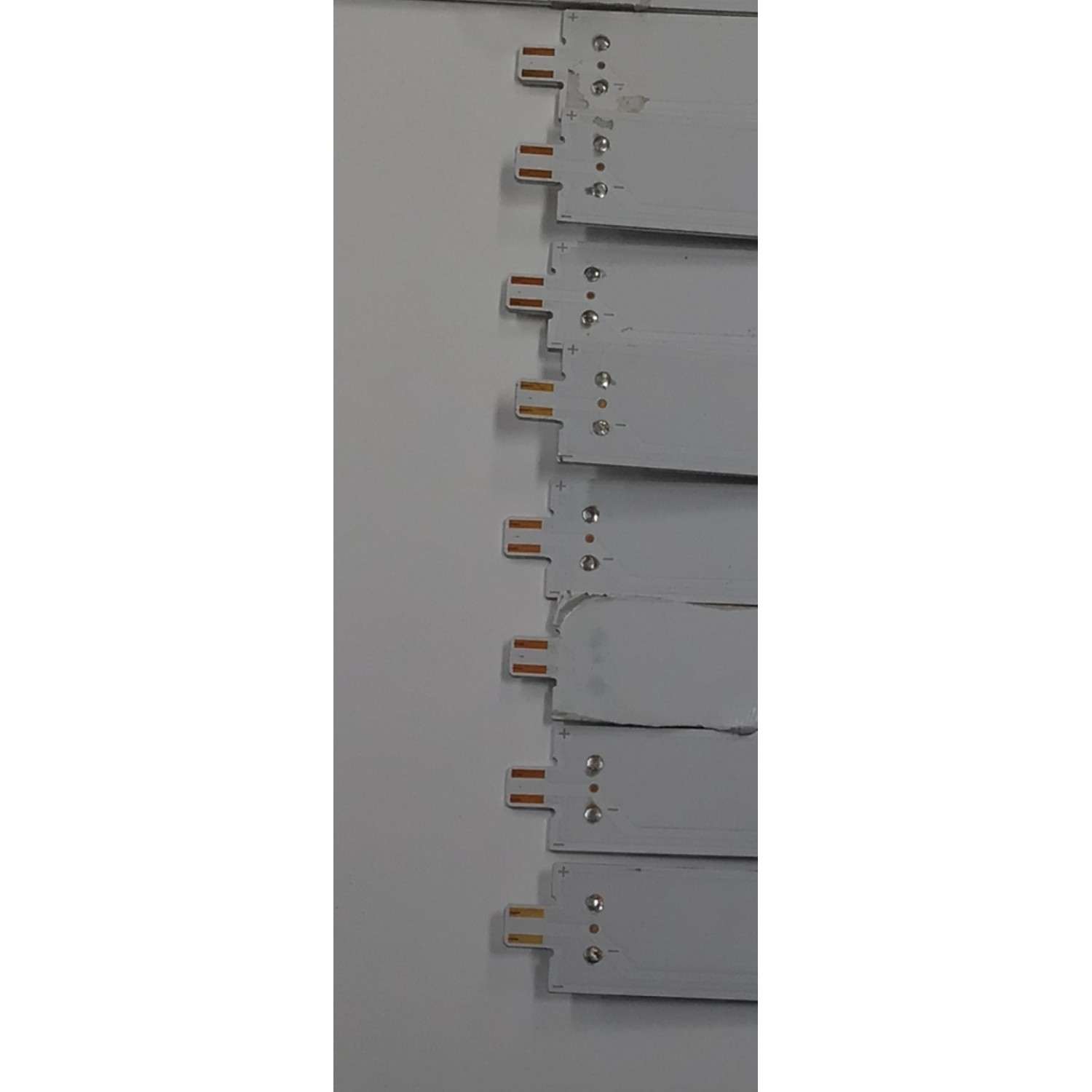KIT DE LEDS PARA TV VIZIO ORIGINAL 16 PIEZAS / NUMERO DE PARTE LB7000V / LB7000V V1_03 / LB7000V V0_04 / 81010 / 31507B/31506C / LM70D / MAC3J6/MA83J6 / LR021/LL021 / MODELO M70Q6M-K03  - Imagen 3
