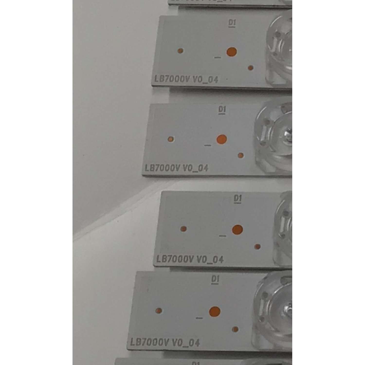 KIT DE LEDS PARA TV VIZIO ORIGINAL 16 PIEZAS / NUMERO DE PARTE LB7000V / LB7000V V1_03 / LB7000V V0_04 / 81010 / 31507B/31506C / LM70D / MAC3J6/MA83J6 / LR021/LL021 / MODELO M70Q6M-K03  - Imagen 6