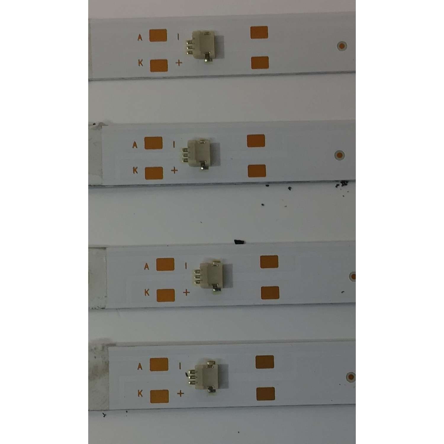 KIT DE LEDS ORIGINAL PARA TV ONN 4 PIEZAS / NUMERO DE PARTE 4708-K500WD-A4113N11 / K500WDD1 A4 / KG50D09-ZC26AG-01BD / 303KG500001BD / 2010101536 / 7839-901012-03200981 / BMTC/KG500M05 / PANEL K500WDD1B / DISPLAY HF500QUB-F20 / MODELO 100012585 50" / DAW50UR - Imagen 4