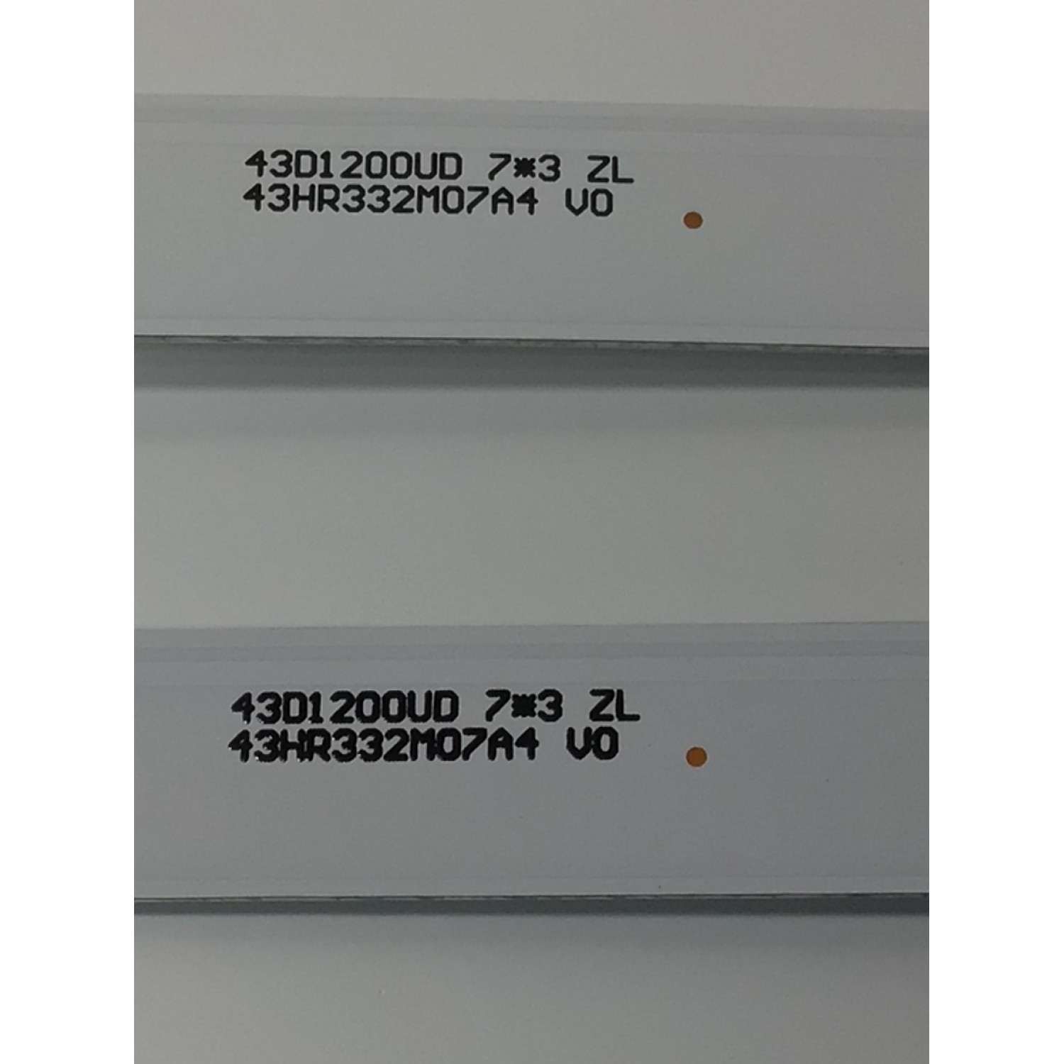 KIT DE LEDS PARA TV PANASONIC ORIGINAL / INCOMPLETO SOLO 2 PIEZAS / NUMERO DE PARTE 43HR332M07A4 V0 / 43D1200UD / HR-A9910-02837 / 4C-LB430T-HR8C / LE0RB2R0-D-K / PANEL LC430EQY(SM)(A3) / MODELO TC-43GX500H / KIT CONSTA ORIGINALMENTE DE 3 PIEZAS - Imagen 3
