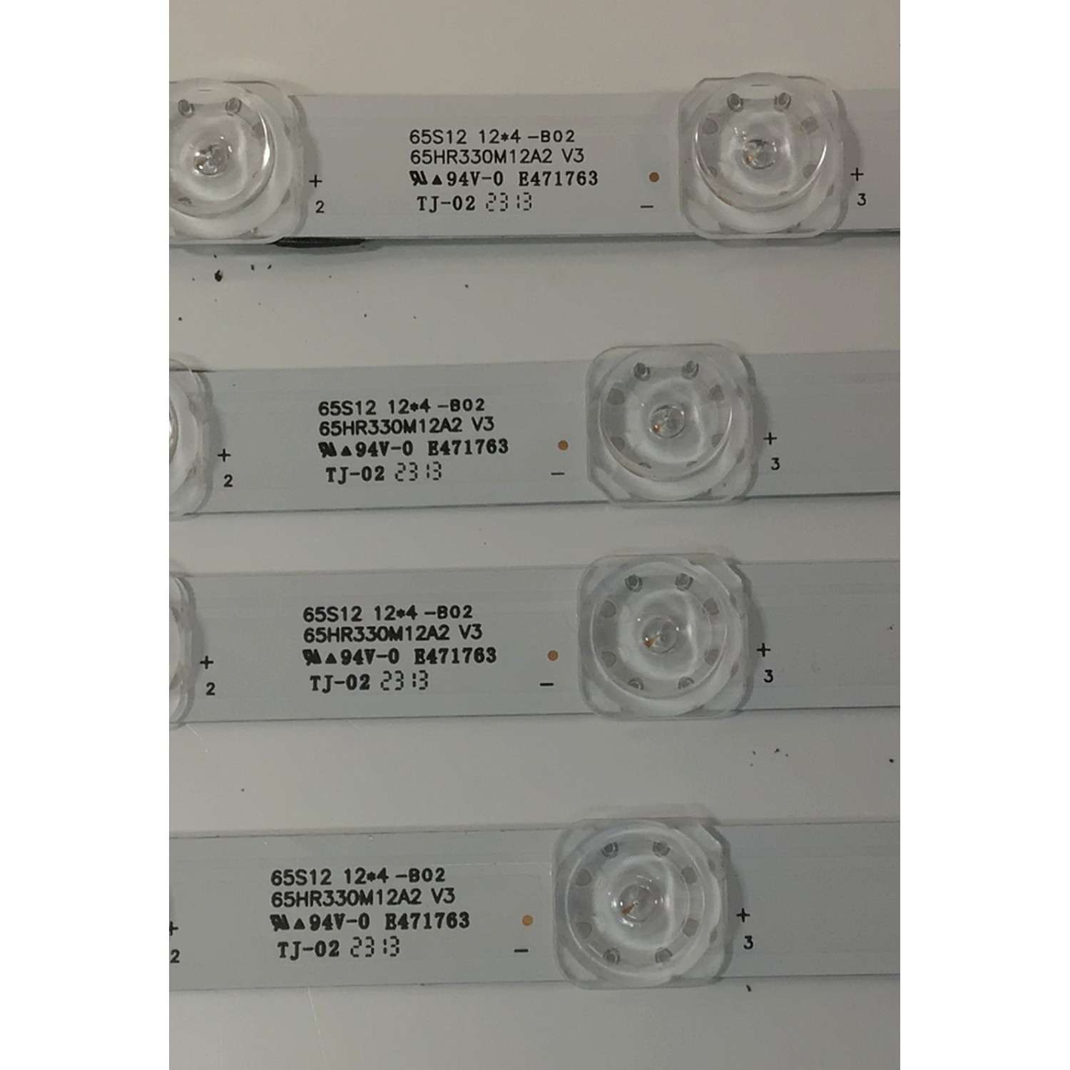 KIT DE LEDS PARA TV TCL ORIGINAL 4 PIEZAS / NUMERO DE PARTE 65HR330M12A2 / 65HR330M12A2 V3 / 65S12 / 02V9F/LK/B1OU1C / 02V9F/LK/B10U1C / B0101-001002 / PANEL LVU650NDEL / DISPLAY ST6451D06-3 VER.2.1 / MODELO 65S470G - Imagen 3