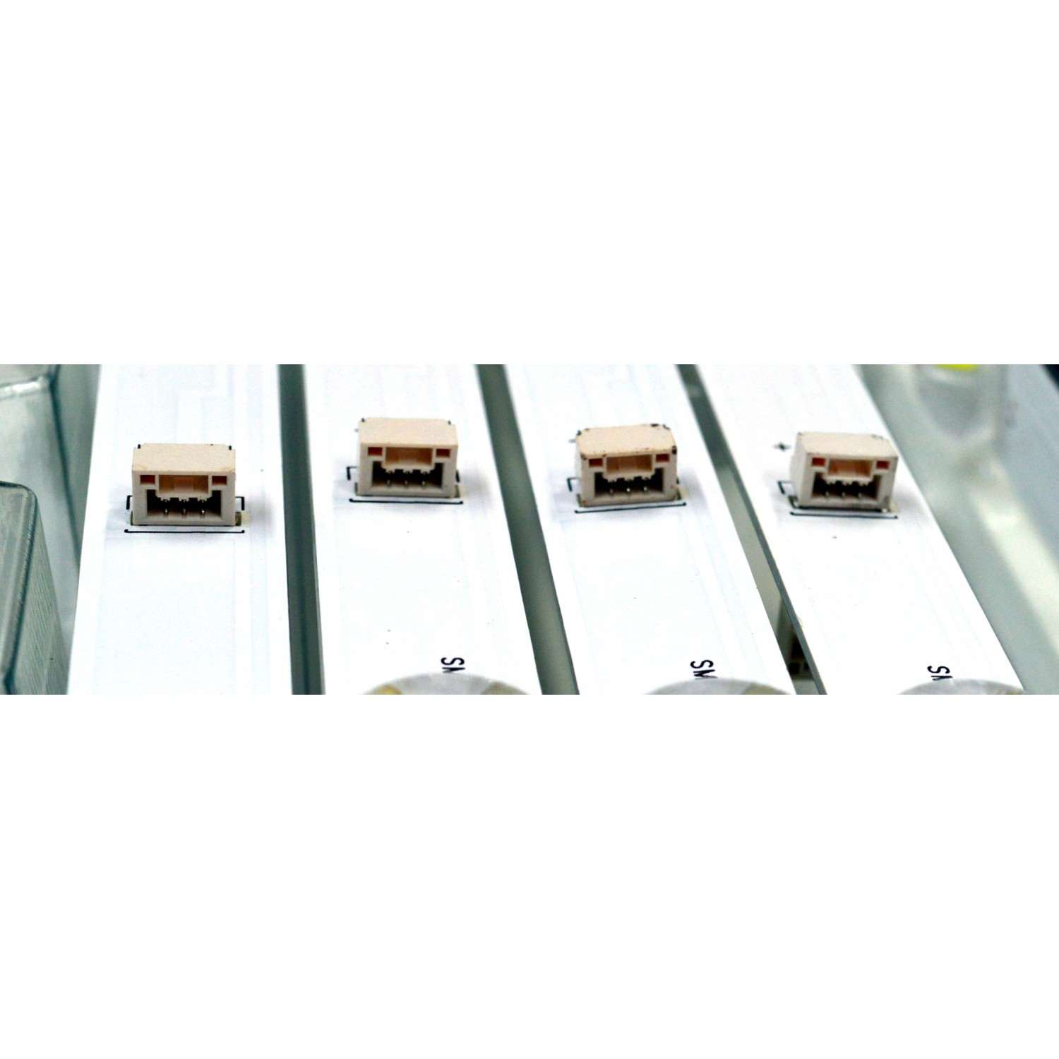 KIT DE LEDS ORIGINAL NUEVOS PARA TV PHILIPS 4 PIEZAS / NUMERO DE PARTE TCL55D14-ZC42AG-10D / 303TC550071D / 4L-ZX055T-ZC018C / TC550MA7 / 2300022690 / E469119 / MODELO 55PUL7973 / 55PUL7973/F6 / 55CF630 - Imagen 2