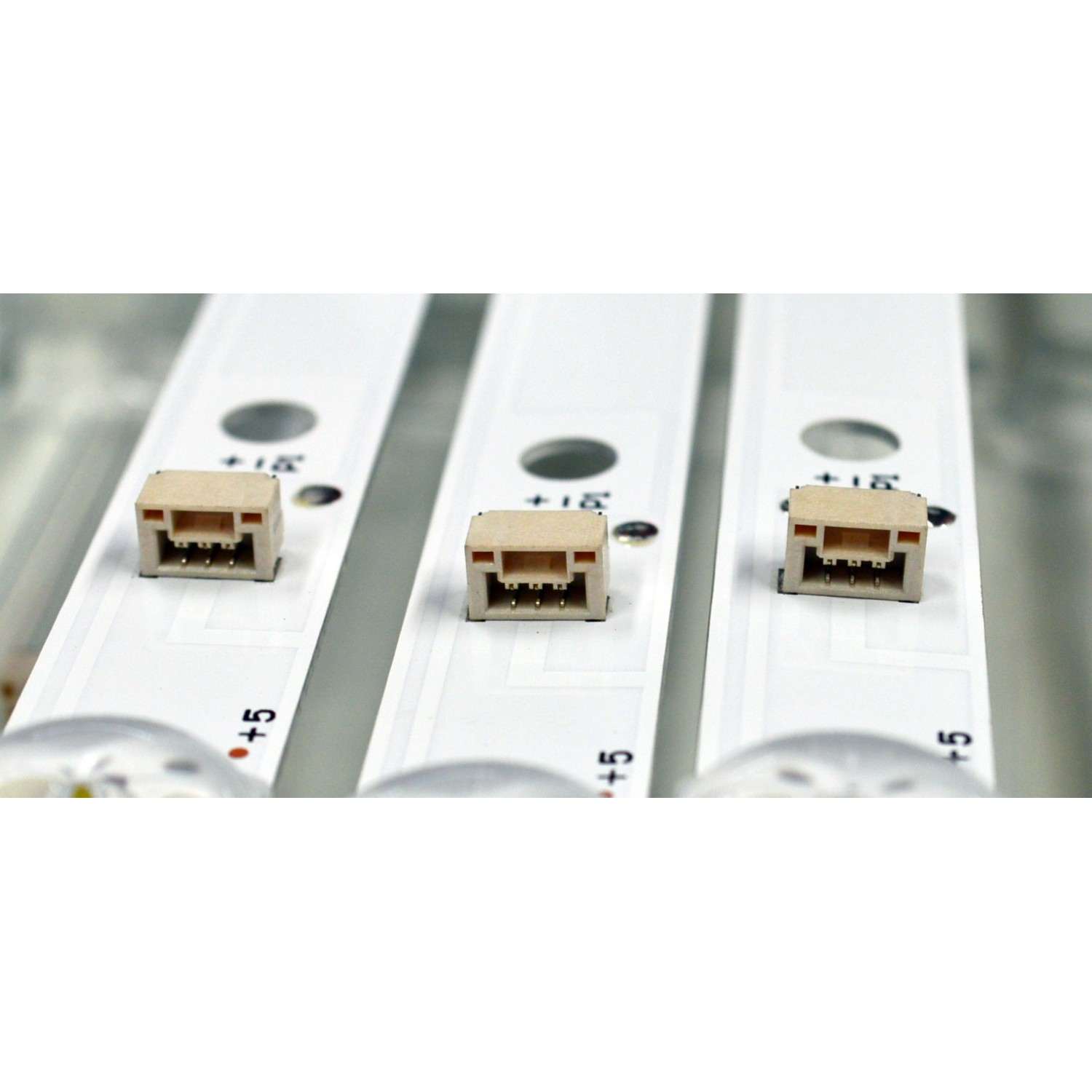 KIT DE LEDS ORIGINAL NUEVOS PARA TV HKPRO 3 PIEZAS / NUMERO DE PARTE 43HR332M08AC V1 / 4C-LB430T-HRFC / 43D2000 / 43D2000 8*3 / 43HR332M08AC / PANEL LVF430HKDX / DISPLAY PT430CT03-14 / MODELO HKP43R01 - Imagen 4