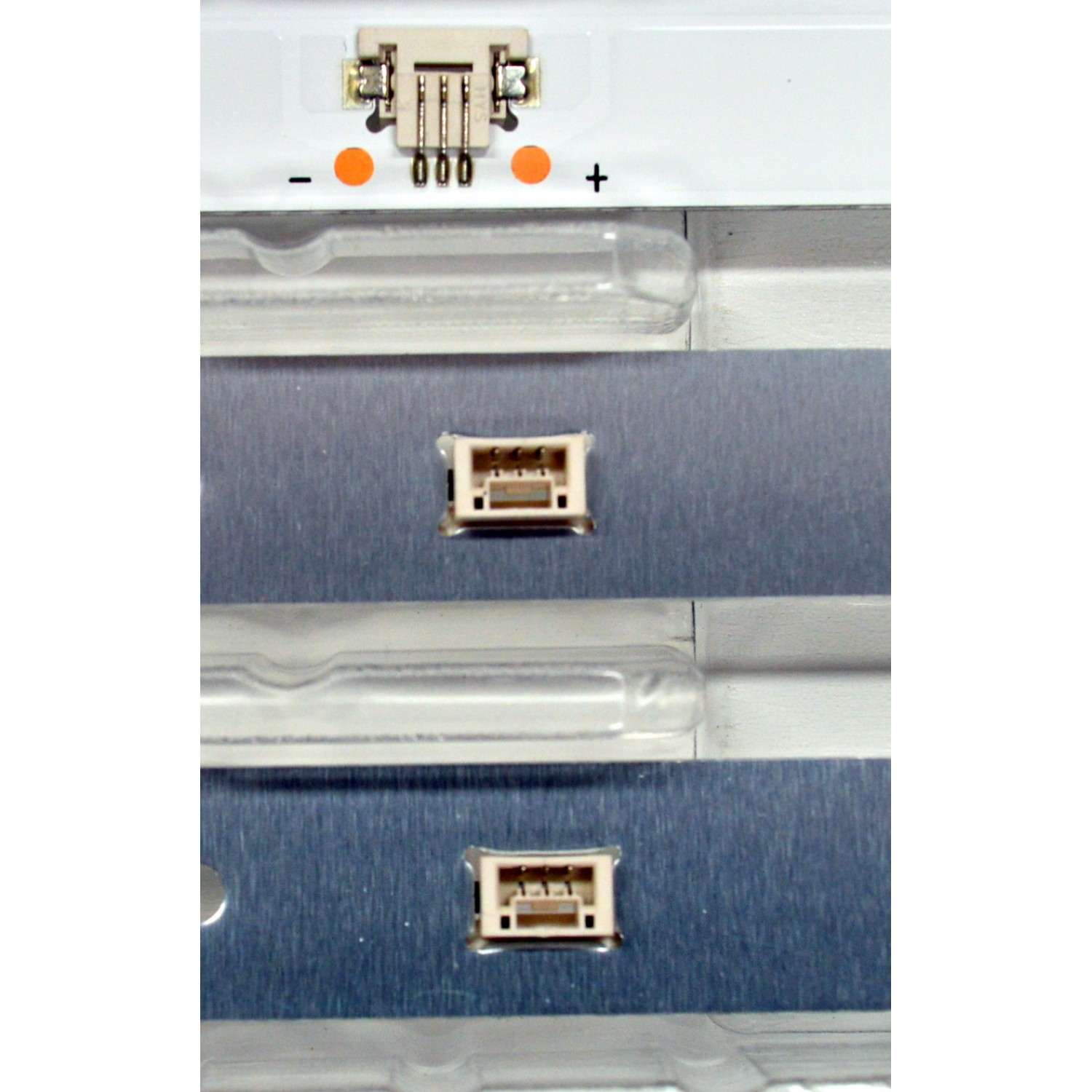 KIT DE LEDS ORIGINAL NUEVOS PARA TV JVC 2 PIEZAS / NUMERO DE PARTE CRH-AT32D2000060298QREV1.7 / 4C-LB320T-XR8C / AT32D2000B / AT32D2000060298QREV1 / E479275 / CRH-AT32D2000060298QREV1.7 / L05Y170JA2 / MODELOS SI32HS / 32EVLB - Imagen 5