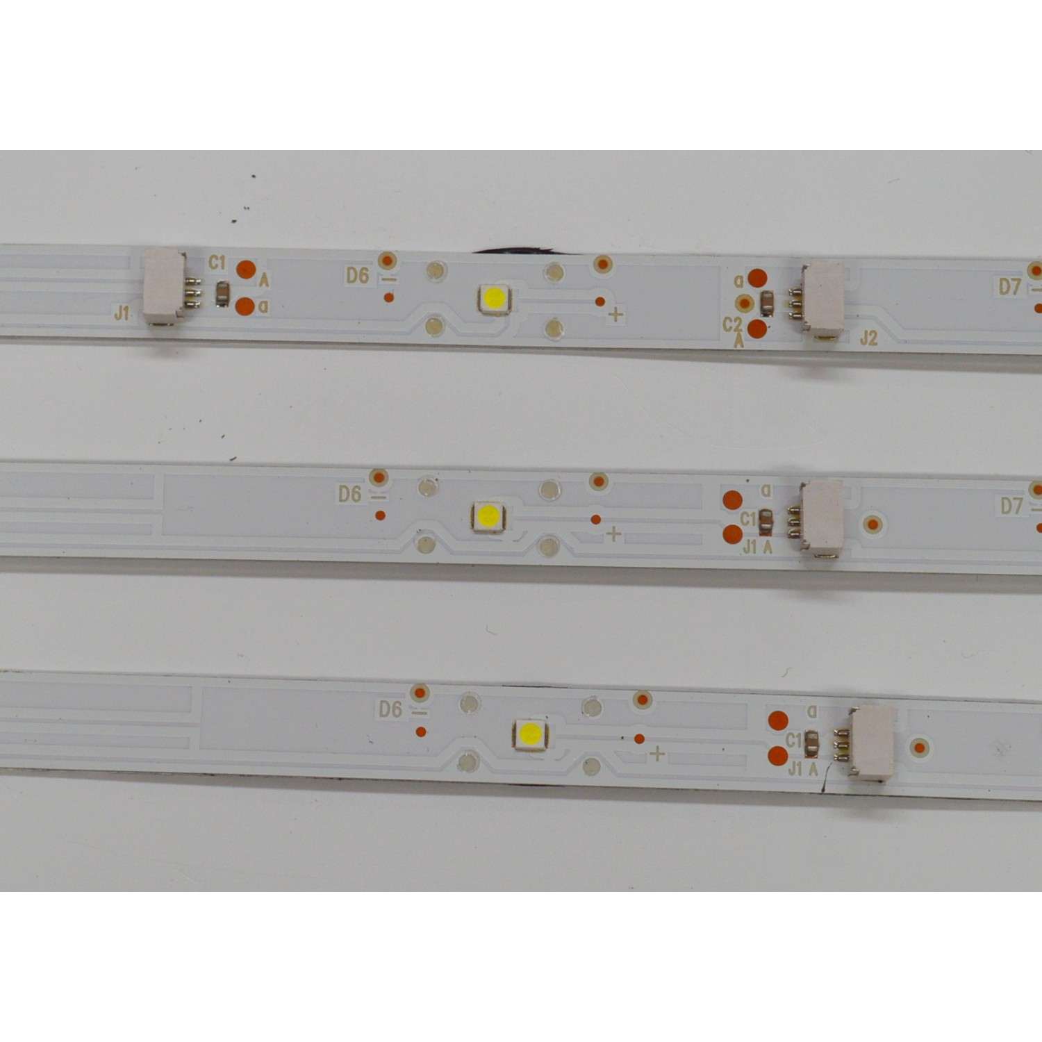 KIT DE LEDS ORIGINAL PARA TV TCL 3 PIEZAS / NUMERO DE PARTE TCL-43D8-3030F2.1 / TCL-43D8-3030F2.1-3X12-A-LX20190617 / TCL-43D8-3030F2.1-3X12-B-LX20190617 / 4C-LB4312-YH03JC / 4C-LB4312-YH04JC / PANEL LVU430NEBL-CD9W00V1 / MODELO 43S525 - Imagen 4