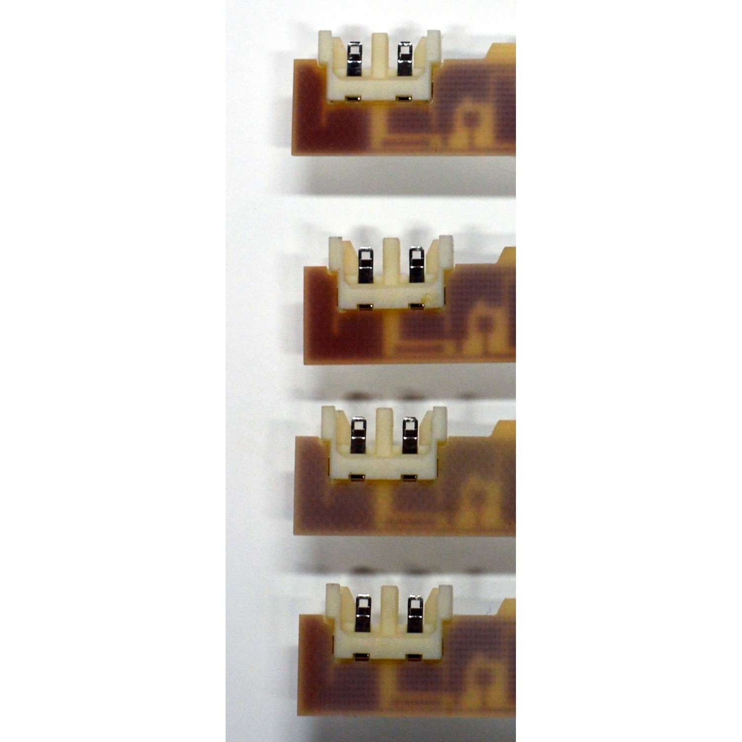 KIT DE LEDS ORIGINAL PARA TV SAMSUNG 4 PIEZAS / NUMERO DE PARTE BN96-25298A / SAMSUNG 2013SVS28H 8 REV1.8 130103 / 25298A / 2013SVS28H 8 REV1.8 / 001S7B / CEM-3-D / MODELO UE28F4000AS / HG28EB670 / UE28F4000 / UE28F4000AW / HG28EB460BW - Imagen 3