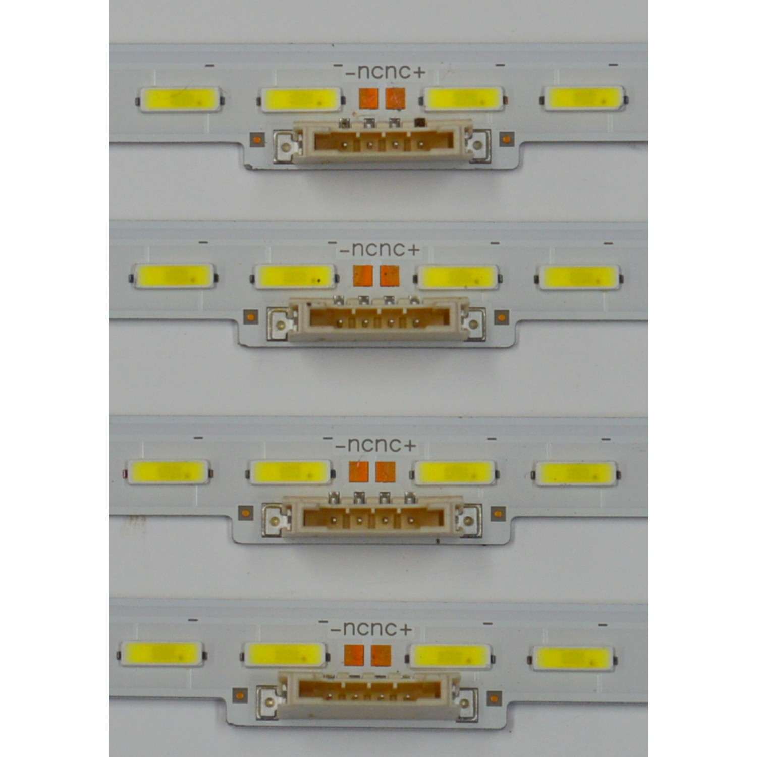 KIT DE LEDS ORIGINAL PARA TV SAMSUNG 4 PIEZAS / NUMERO DE PARTE BN96-48378A / V9R8-820SM0-R0 / 48378A / V9R8-820SM0-R0(18.12.27) / MODELO UN82RU800DFXZA / UN82RU8000FXZC / UN82RU8000FXZA FA01 / UN82RU9000FXZA / LH82QEREBGCXZA / LH82QEREBGCXGO - Imagen 2