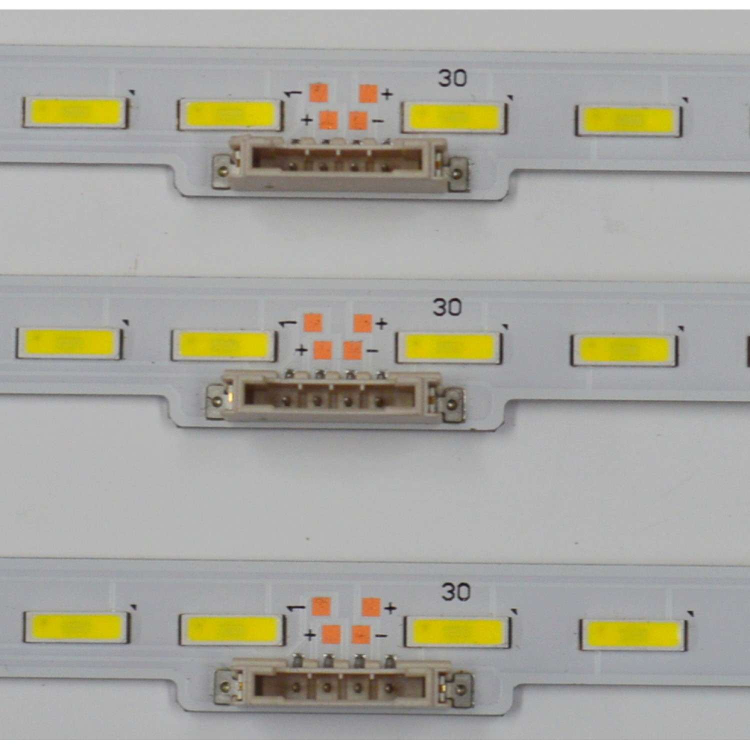 KIT DE LEDS ORIGINAL PARA TV SAMSUNG 3 PIEZAS / NUMERO DE PARTE BN96-48379A / 19Y_RU8K_STC750A38_7020UCD_48LED_REV1.0_190114_BN96_BN96-48379A / 48379A / MODELO LH75QBRE / LH75QBRN / LH75QMRA / LH75QMRE / LH75WMAW / UN75RU8000 / UN75RU9000 / UN75RU800 - Imagen 2