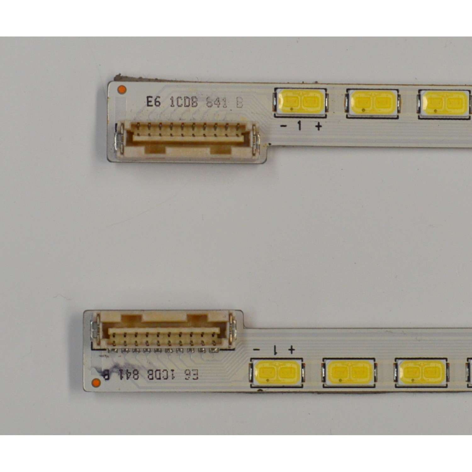 KIT DE LEDS ORIGINAL PARA TV LG 2 PIEZAS / NUMERO DE PARTE 55" V6 EDGE FHD-1 / 55" V6 EDGE FHD-1 REV1.0 1 R-TYPE / 55" V6 EDGE FHD-1 REV1.0 1 L-TYPE / MODELO 55LW5300-UC.AUSYLUR / 55LW5700-UE / 55LW5600-UA / M3D550SR - Imagen 2