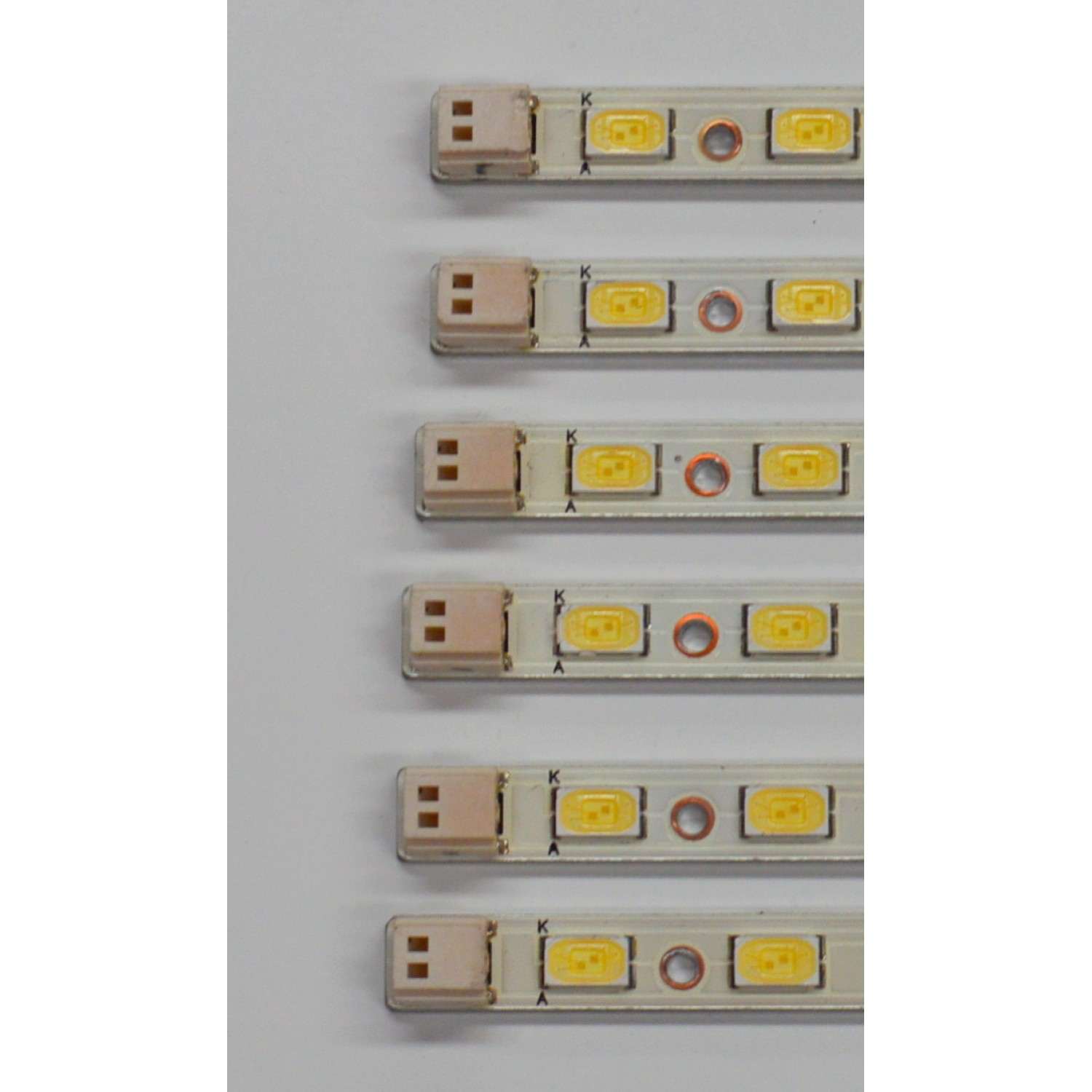 KIT DE LEDS ORIGINAL PARA TV SAMSUNG 6 PIEZAS / NUMERO DE PARTE LMB-4000BM01 / 40B026 / B222 / PANEL LTF400HF08-A01 / MODELO UN40B6000VFXZA / UN40B6000VFXZA SQ01 - Imagen 2