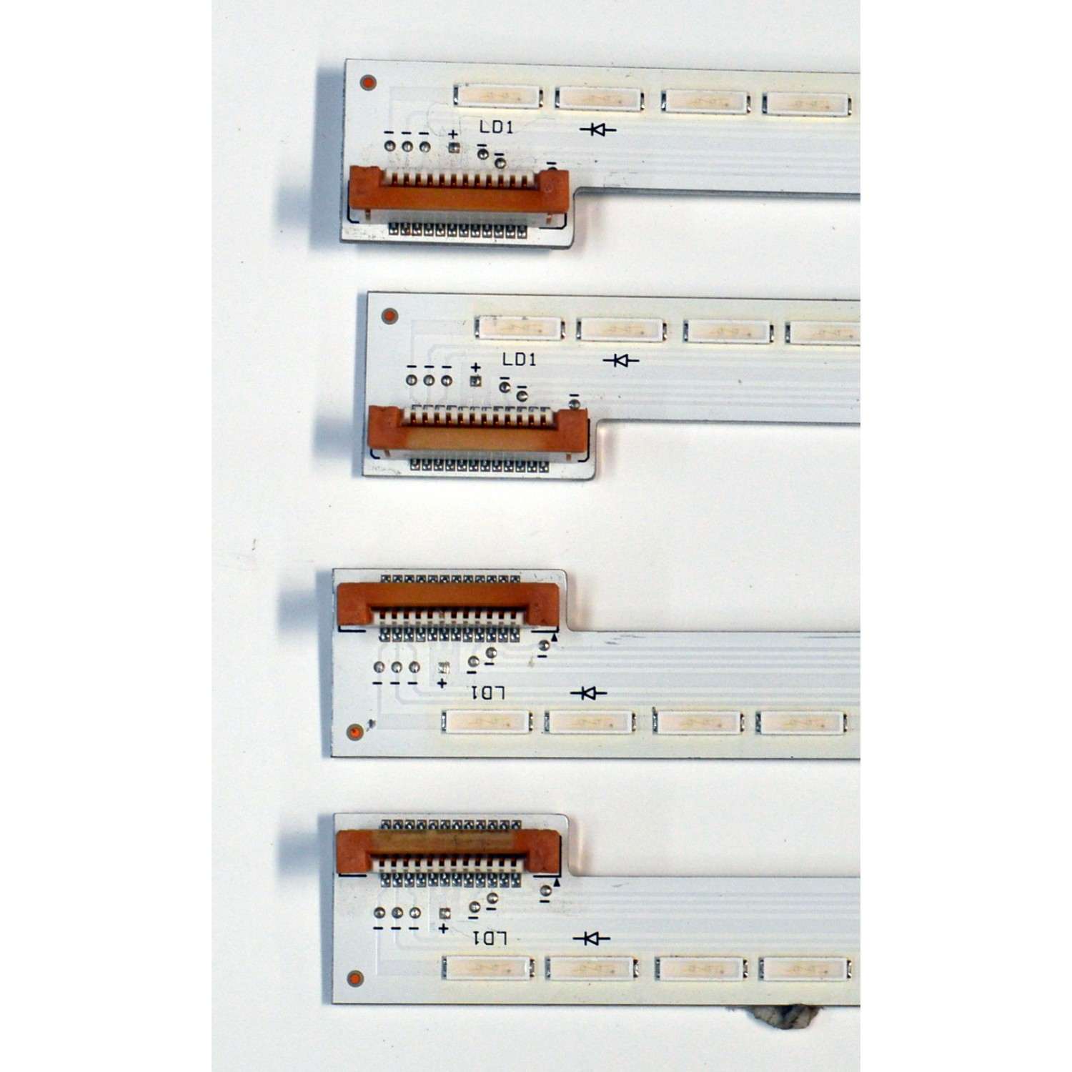 KIT DE LEDS ORIGINAL PARA TV SONY 4 PIEZAS / NUMERO DE PARTE NLAC40233 / NLAC40233L / NLAC40233R / AST233R-42A1 / AST233L-42A1 / 3032402-213 / 3040204-213 / MODELO KD-55X8500A / KD55X8500A / XBR-55X850A / XBR55X850A / XBR-55X905A / XBR55X905A - Imagen 2