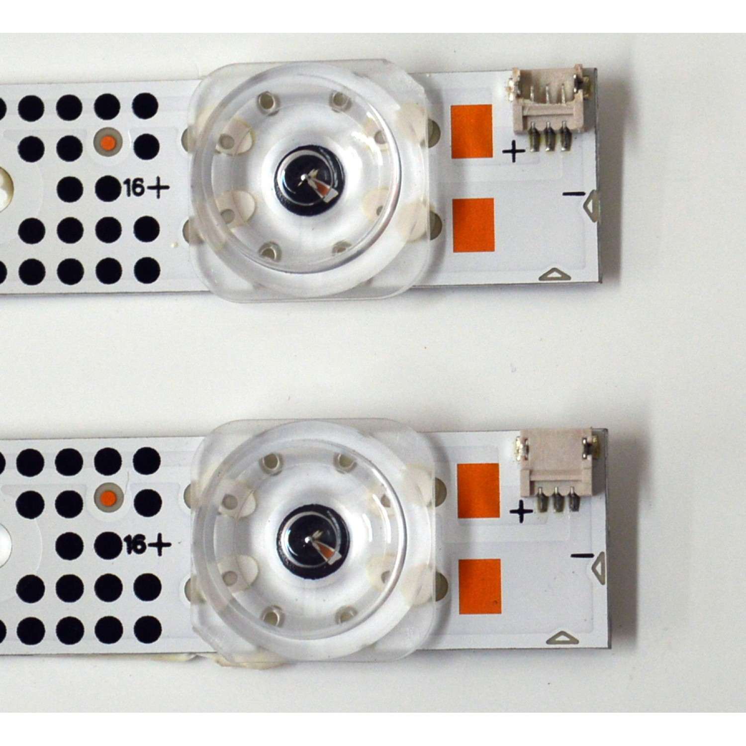 KIT DE LEDS ORIGINAL PARA TV TCL 4 PIEZAS / NUMERO DE PARTE 70HR332M16N01 / 70HR332M16N01 V1 / 70FZ / HR/H6/230530 / 053V0/LL2EA11R1C / 230101035220 / PANEL HK700WLEDM-CV01H / DISPLAY CV700U2-L02 REV:01 / MODELO 70S470G - Imagen 2
