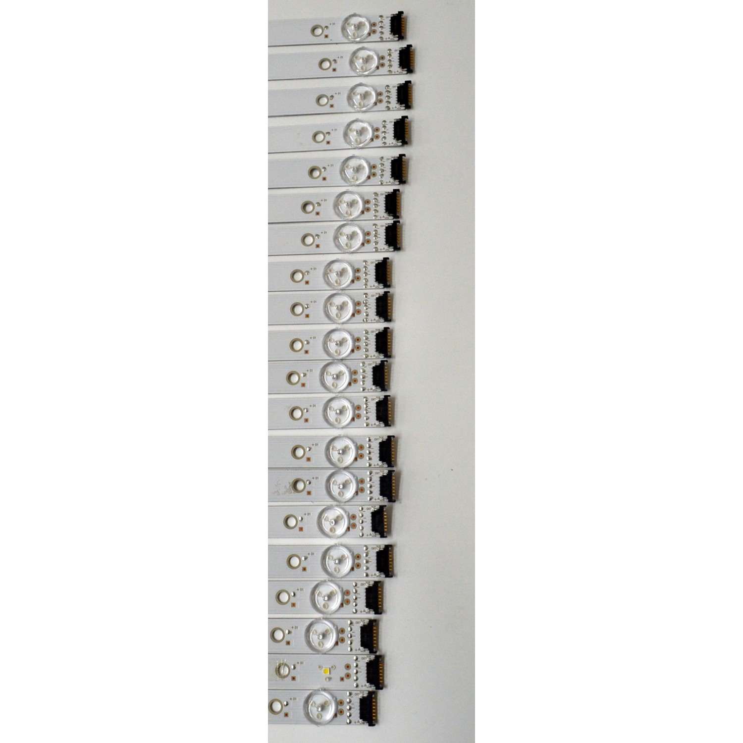 KIT DE LEDS ORIGINAL PARA TV SONY BARVIA 20 PIEZAS / NUMERO DE PARTE LB7502Y / LB7502Y V0_01 / 8598A / 7502Y000003 / 7Q2A3 / C75F / X916 N / PANEL YDDM075DGS11 / DISPLAY ST7461D04-6 V2.1 / MODELO XR-75X90CL / XR75X90CL - Imagen 2