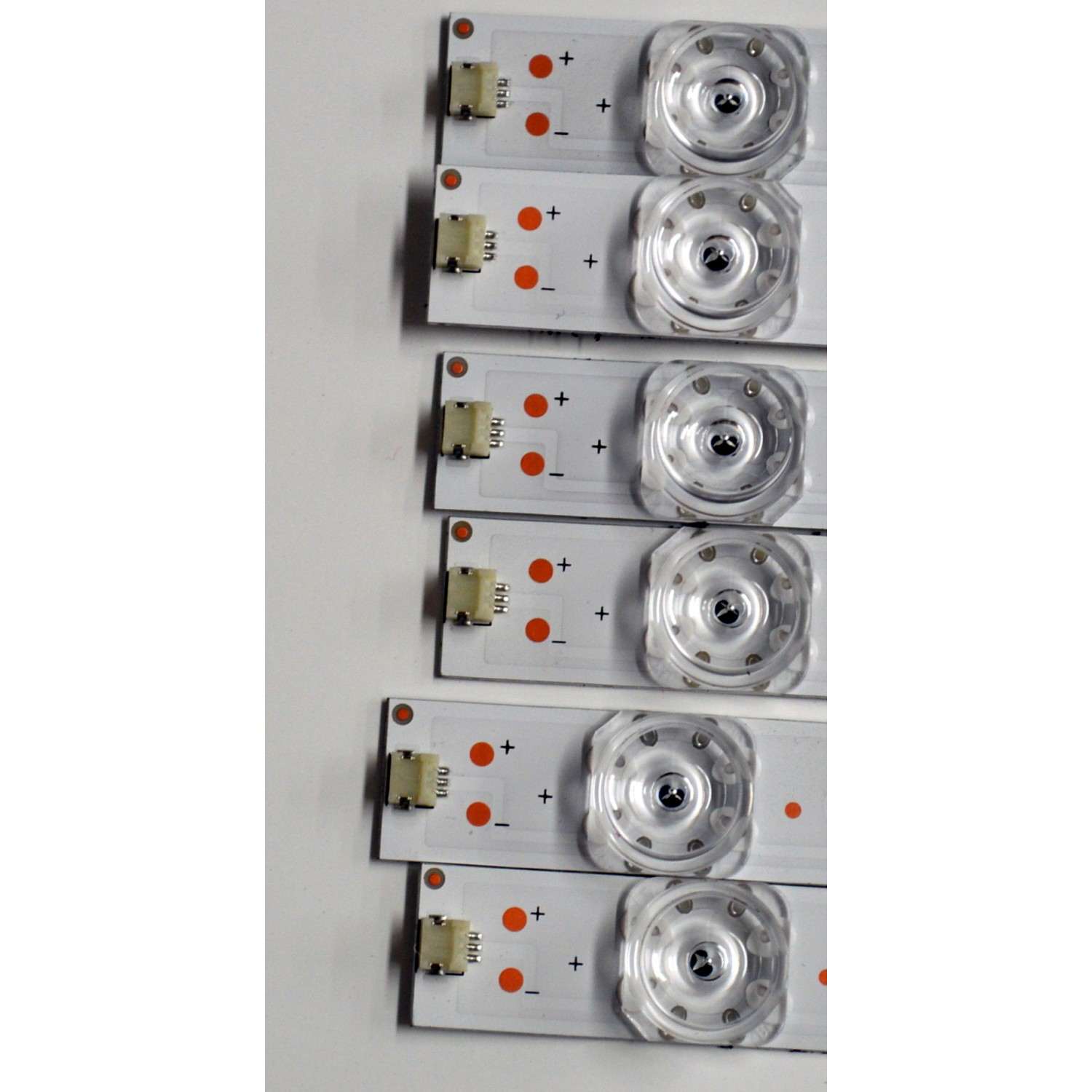 KIT DE LEDS ORIGINAL PARA TV HISENSE 6 PIEZAS / NUMERO DE PARTE JL.D750B1330-003AS-M / JL.D750B1330-003AS-M_V01 / HD750H1U71-T0L8K1/2023032401 / 1404041500 / PANEL HD750H1U71-T0L4K1\ROH / DISPLAY HV750QUB-F92 / MODELO 75R6E5 / 75A6NV - Imagen 2