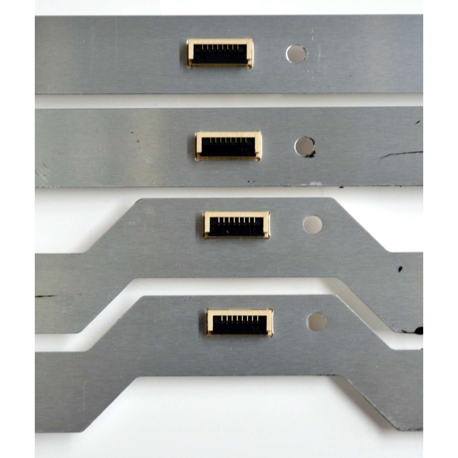 KIT DE LEDS ORIGINAL PARA TV TCL 16 PIEZAS / NUMERO DE PARTE 40-75Z9HA-DLB1AG / 40-75Z9HB-DLB1AG / CR:YHA / B0101-001494 / B0101-001495 / 240722-32NS4 / 240723-32NS4 / PANEL LVU750NDJL / DISPLAY ST7461D03-2 VER.2.3 / MODELO 75Q691G / 75Q691F - Imagen 2