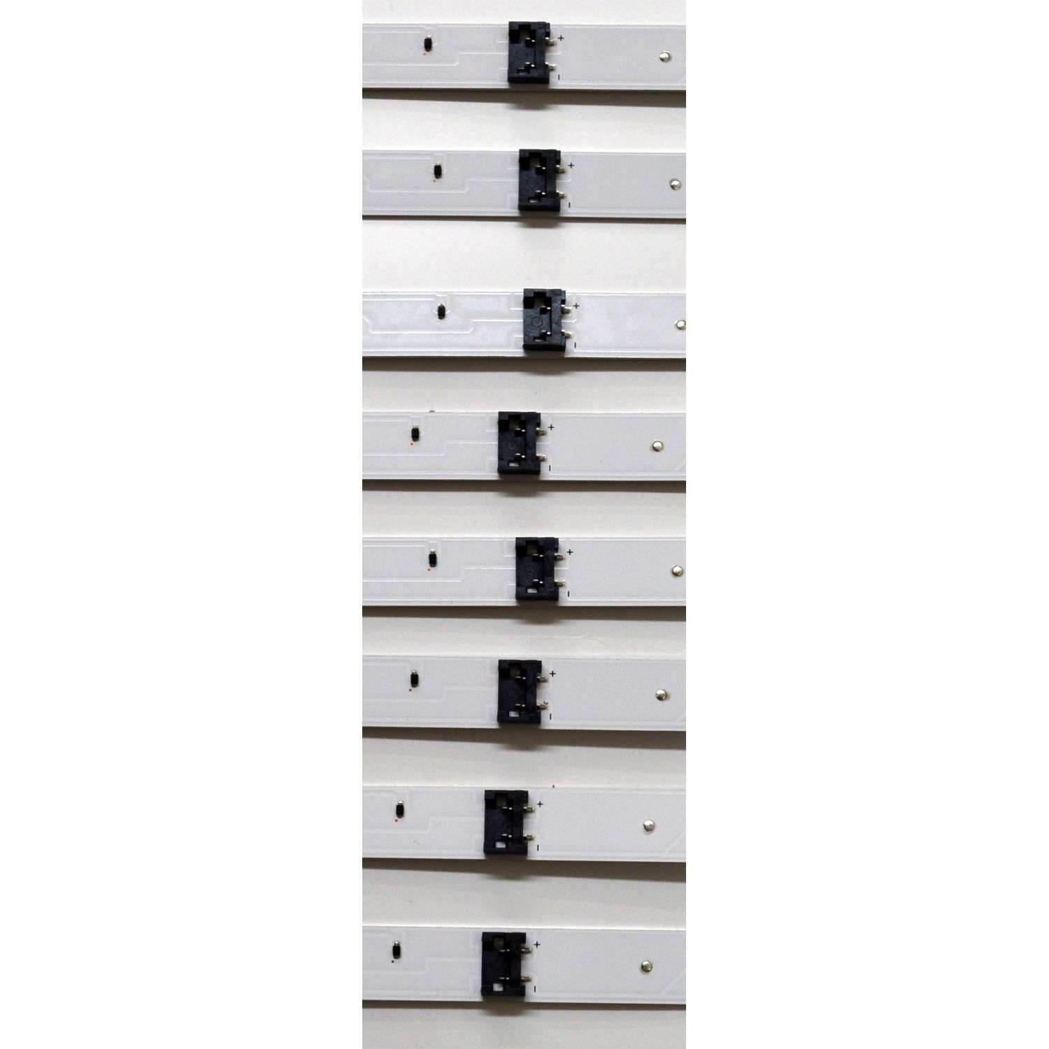 KIT DE LEDS ORIGINAL PARA TV LG 8 PIEZAS / NUMERO DE PARTE EAV65062401 / SSC_Y23_SLIM_TRIDENT_65UR80 75_CSOT_S / SSC_Y23_SLIM_TRIDENT_65UR80 75_CSOT_(0.6PI)_CASE1_REV00_221010 / PANEL NC650TQG-VCKHA / DISPLAY ST6451D06-2 VER.2.1 / MODELO 65UR8000AUA - Imagen 2