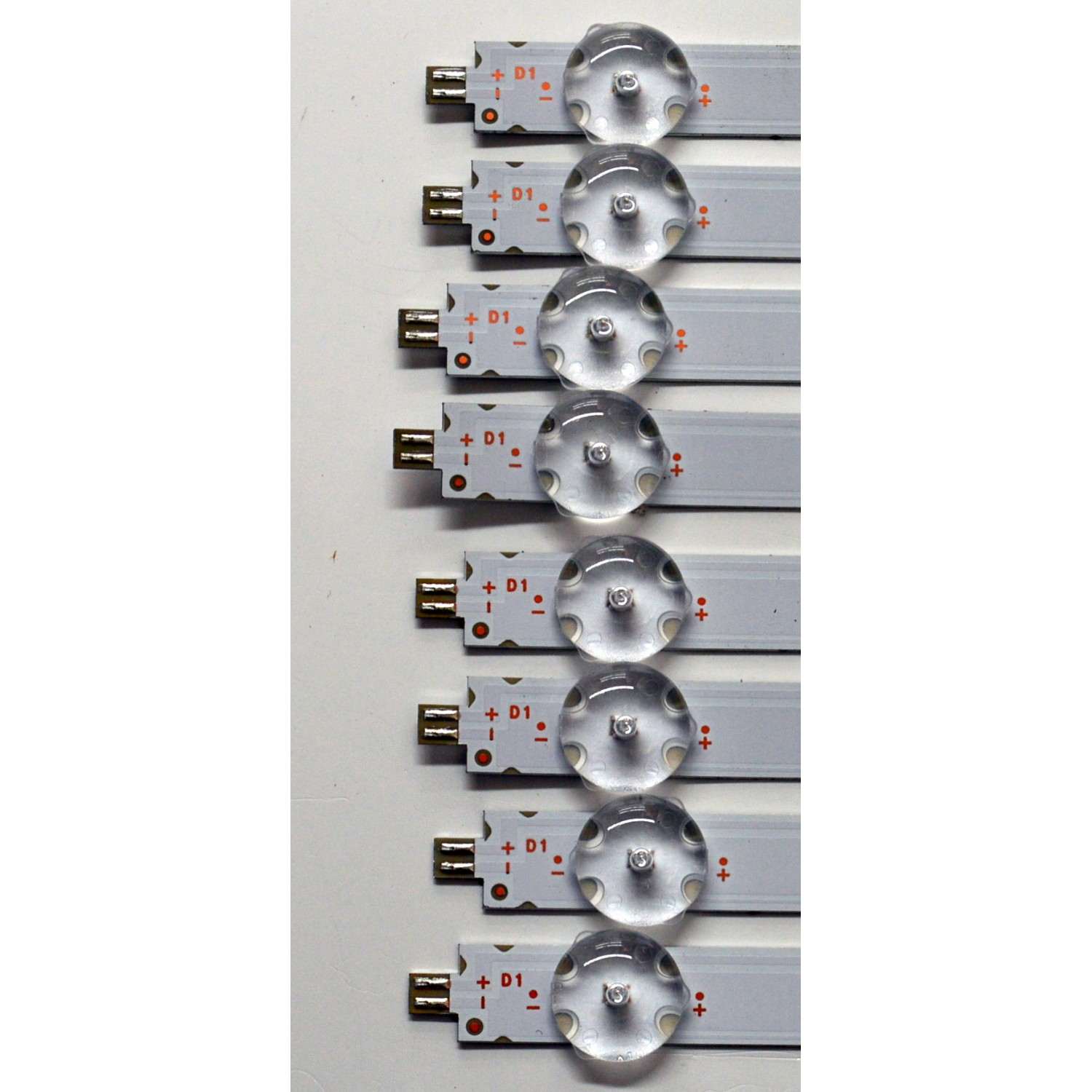 KIT DE LEDS ORIGINAL PARA TV VIZIO 8 PIEZAS / NUMERO DE PARTE 30365007055DS / LED65D07-ZC62AG-12DSEZF / 240909AF02 / 65000M97SH / 7S1P / PANEL V650DJB-Q02 (D2) / DISPLAY JR645R3HA3L / MODELO V4K65M-0810 / V4K65M-0810 LMC1VHA - Imagen 2