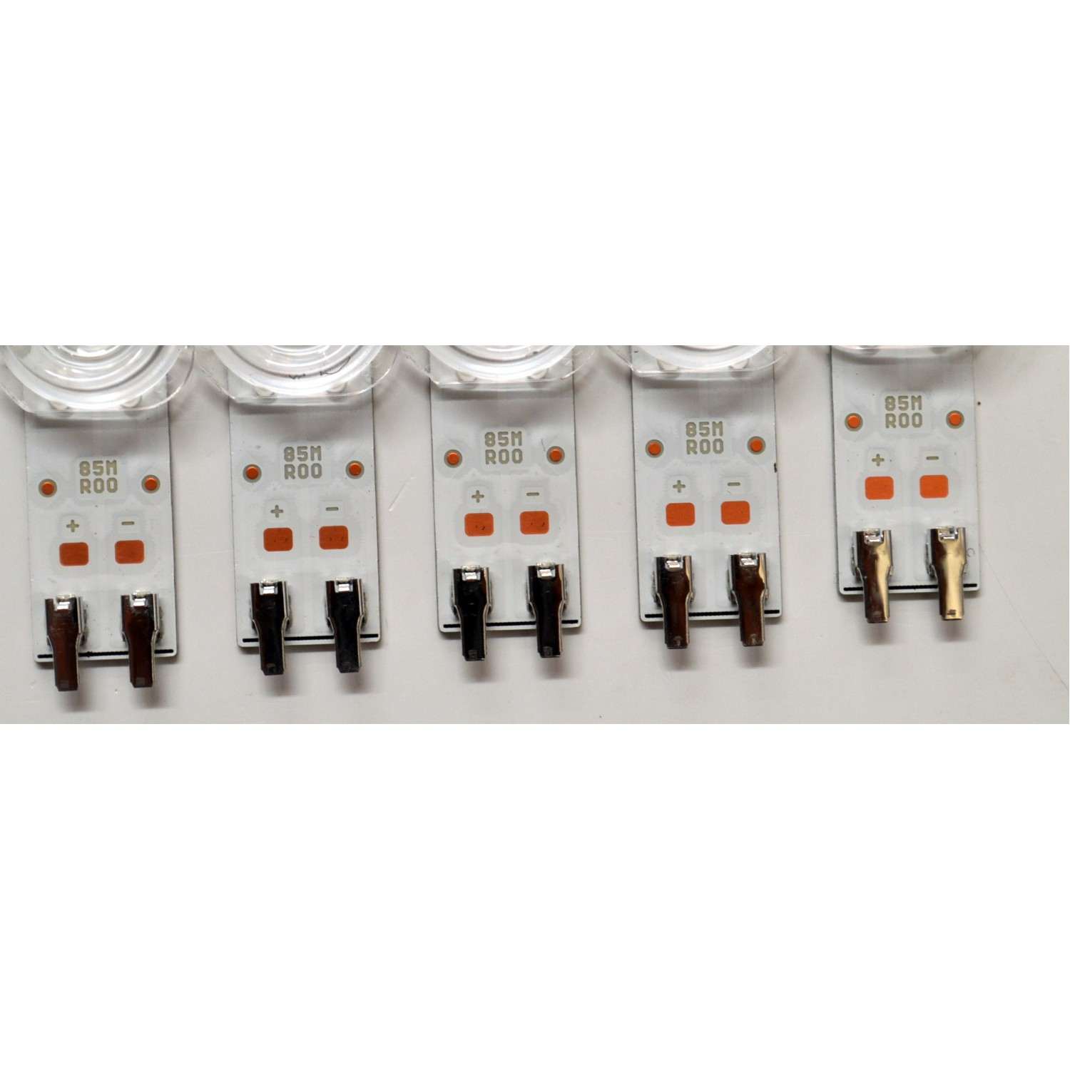 KIT DE LEDS ORIGINAL PARA TV SAMSUNG 15 PIEZAS / NUMERO DE PARTE BN96-58299A / BN96-58297A / BN96-58298A / 85MR00 / 85LR00 / 85RR00 / PANEL CY-BD085HGAV2H / DISPLAY T850QVN04.1 / MODELOS UN85DU7100FXZC / UN85DU7200BXZA / UN85DU7200DXZA / UN85DU7200FXZA  - Imagen 3