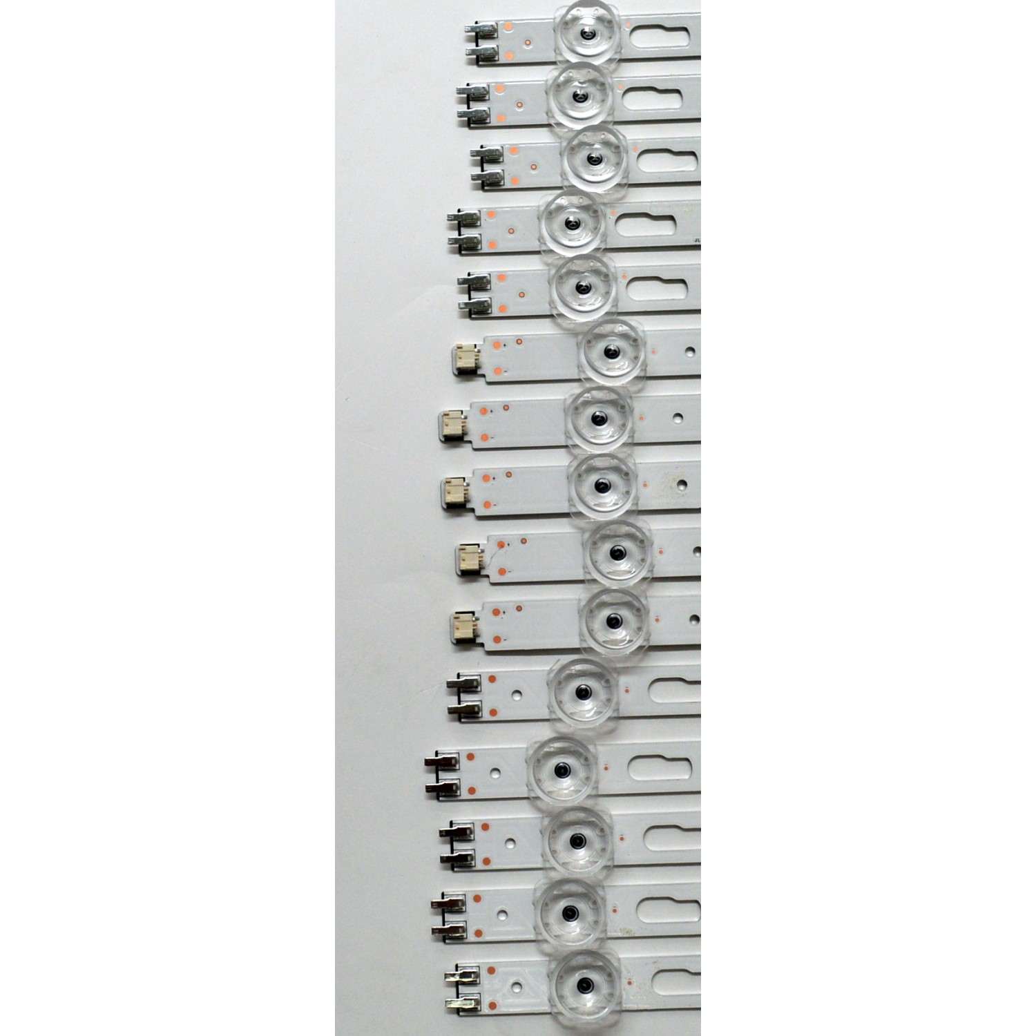 KIT DE LEDS ORIGINAL PARA TV SAMSUNG 15 PIEZAS / NUMERO DE PARTE BN96-58297A / BN96-58298A / BN96-58299A / JL.D850J1330-408AR-M_V09 7.0 / JL.D850J1330-408AL-M 58299A / 58298A / 58297A / PANEL CY-BD085HGCV2H / DISPLAY PT850GT01-1 / MODELO UN85DU7200BXZA - Imagen 9