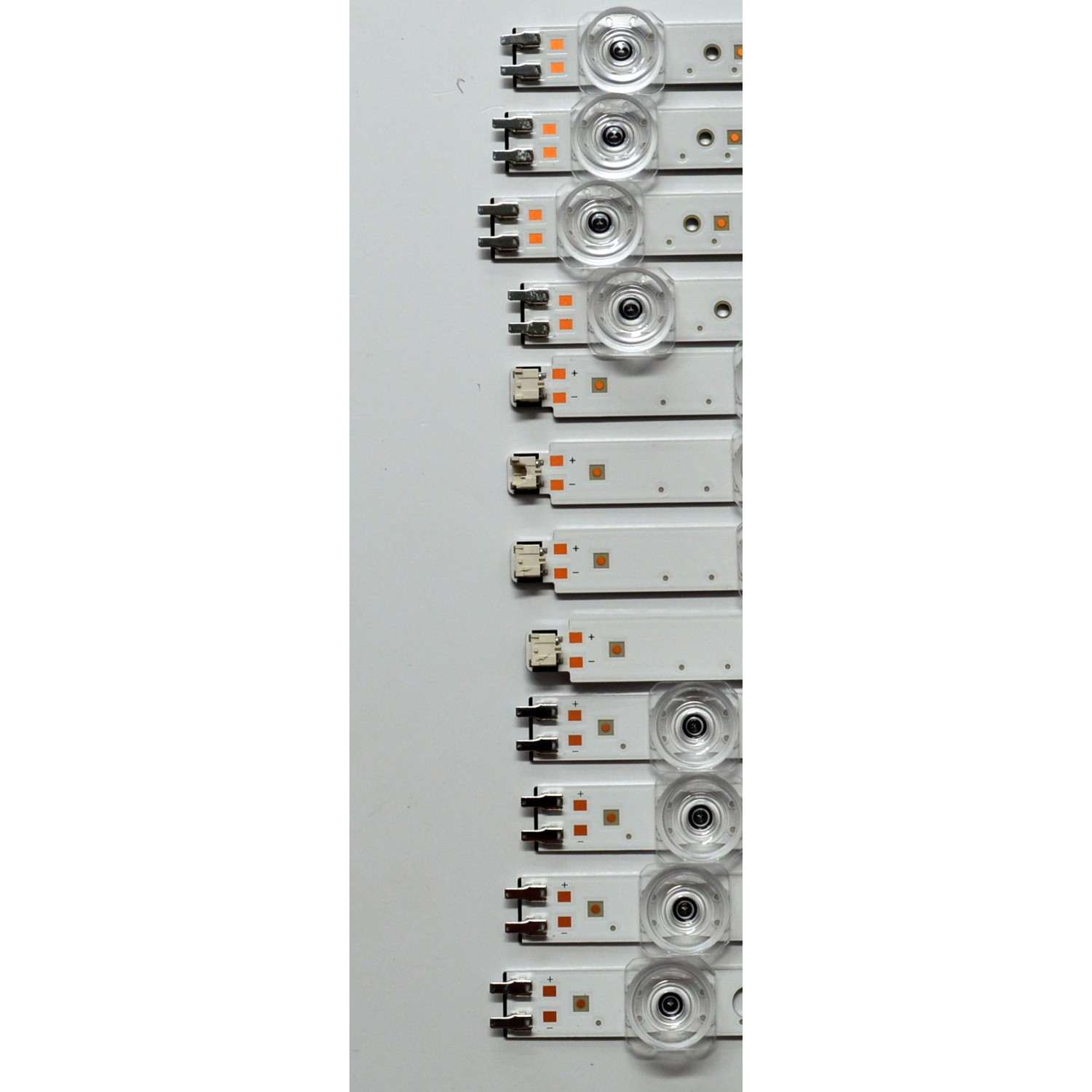 KIT DE LEDS ORIGINAL PARA TV SAMSUNG 12 PIEZAS / NUMERO DE PARTE BN96-58296A / BN96-58295A / BN96-58294A / L1_DU7K_G5_CFM_M7(1) / LM41-011574 / LM41-01156A / LM41-01155A / PANEL CY-BD075HGHV2H / DISPLAY ST7461D03-4 V2.1 / MODELO UN75DU7200BXZA - Imagen 2