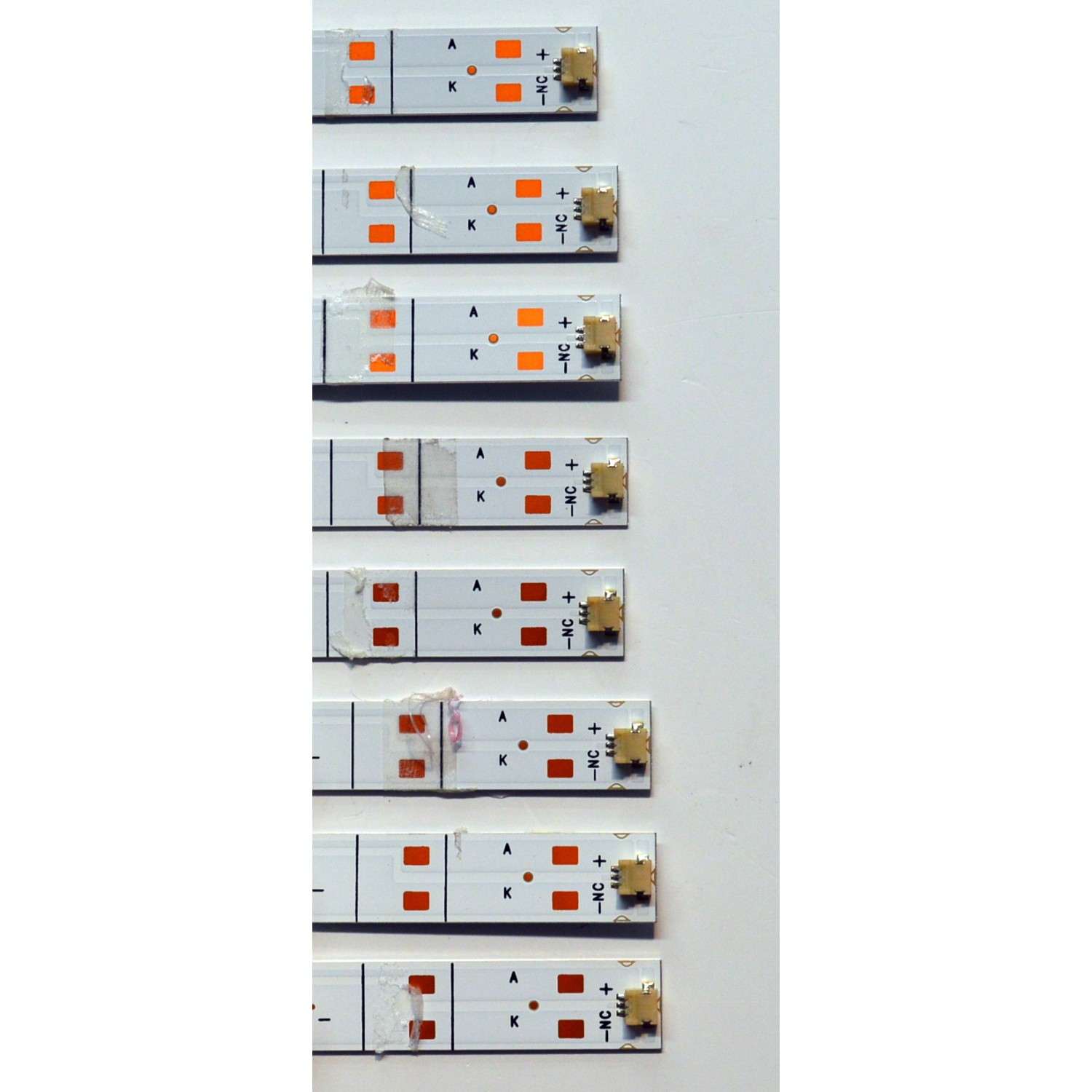 KIT DE LEDS ORIGINAL PARA TV LG 8 PIEZAS / NUMERO DE PARTE 303GC650061CD / GC65D06-ZC42AG-14CD / B005P00107387A / 2300022480 / 70401-01871 / 240116AB03 / GC650M32 / PANEL BOE650WQ1BF7D / DISPLAY HV650QUB-F7D / MODELO 65UT7570PUB / 65UT7570PUB.CUSFBH - Imagen 4