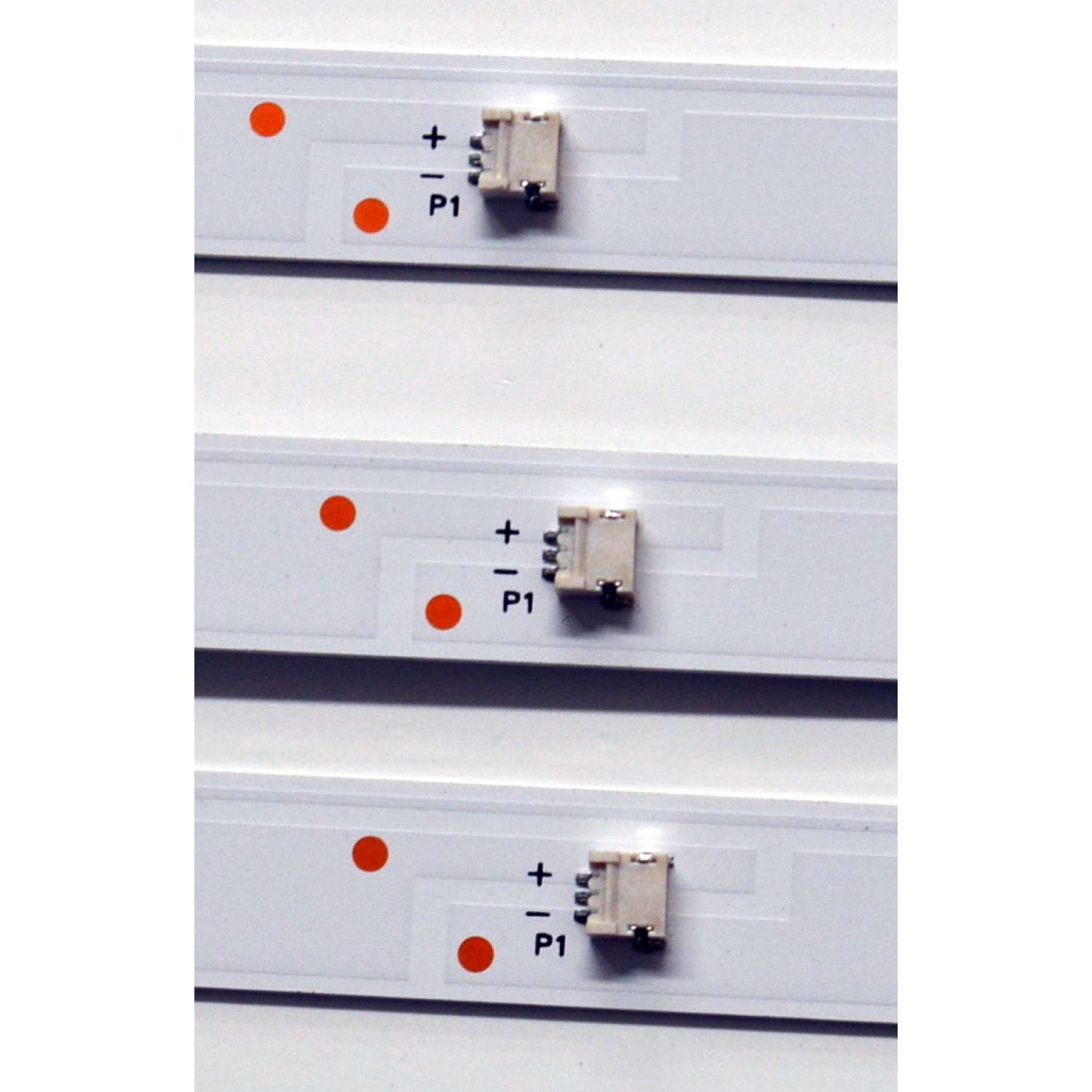 KIT DE LEDS ORIGINAL PARA TV PHILIPS 3 PIEZAS / NUMERO DE PARTE 55HR332M12AG V2 / 55HR332M12AG / 55N1 12X3 OM-C01 / HR/05/240406 / 007VP/LM2RA2R2C / 230101023440 / PANEL HK550WLEDM-JH4WH / DISPLAY PT550GT05-1 VER.2.0 / MODELO 55PUL6643/F7 - Imagen 2